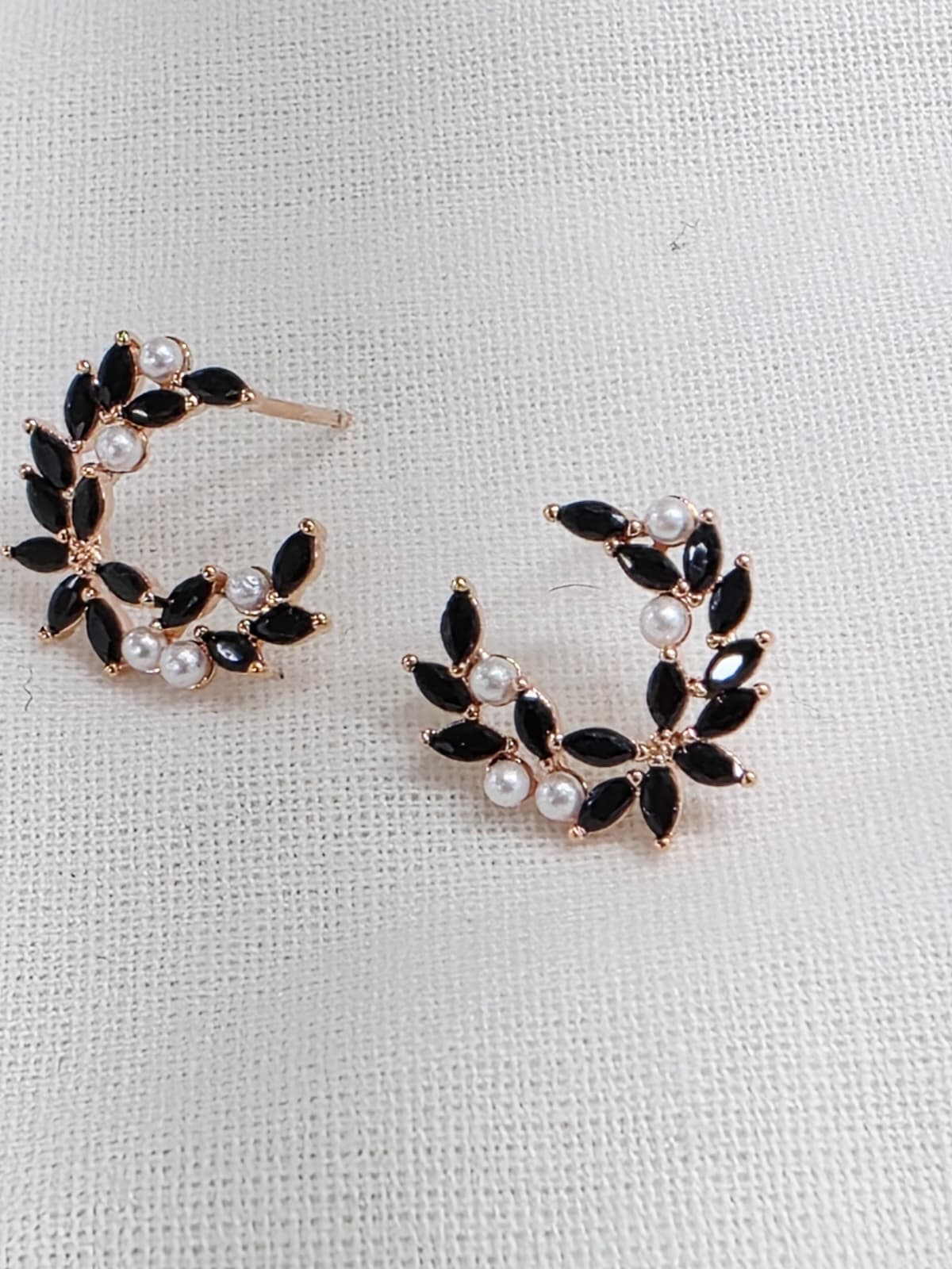 Black Leaf Moon Pearl Point Half Moon Earrings Silver Post - 이미지 8