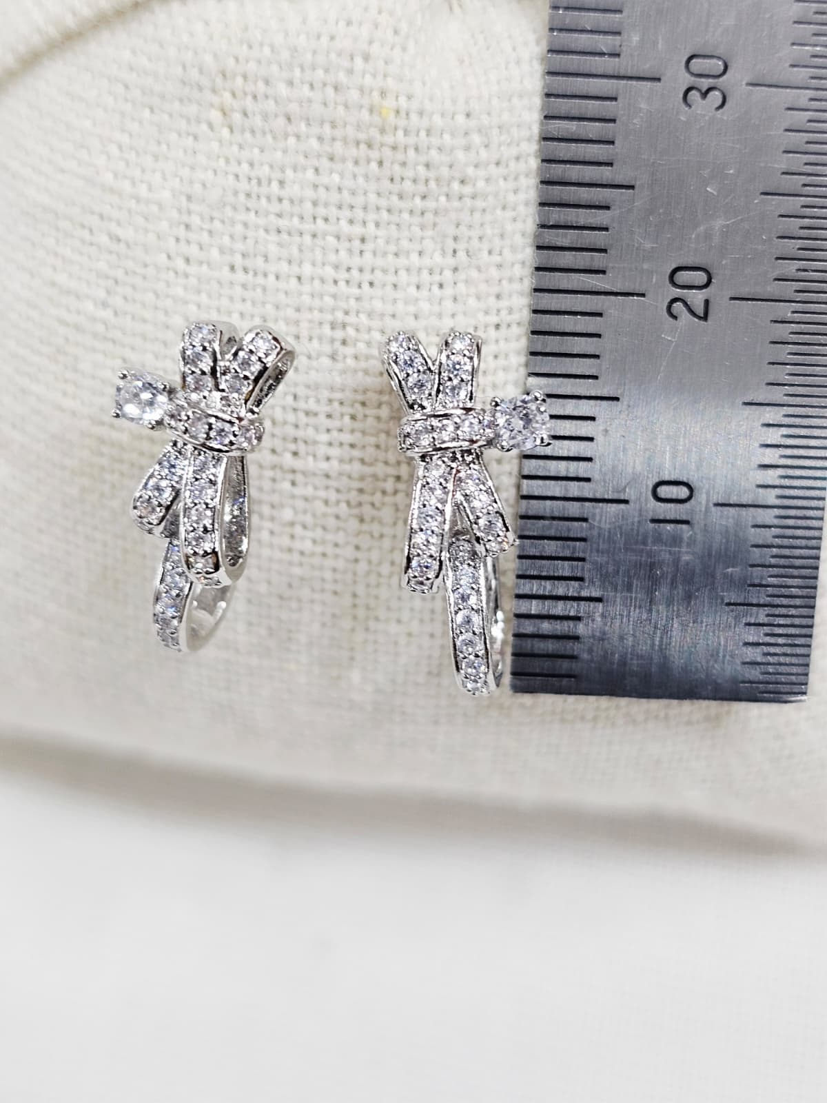 Single earring from the 4-piece set of Cubic Ribbon Simple Silver Post Earrings - 이미지 4