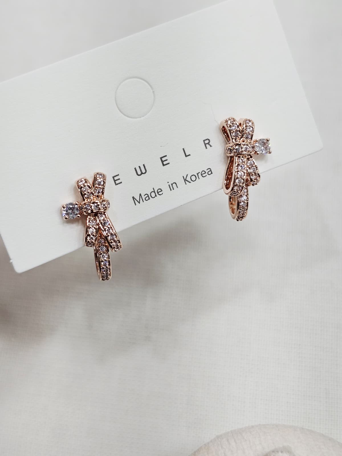 Single earring from the 4-piece set of Cubic Ribbon Simple Silver Post Earrings - 이미지 5