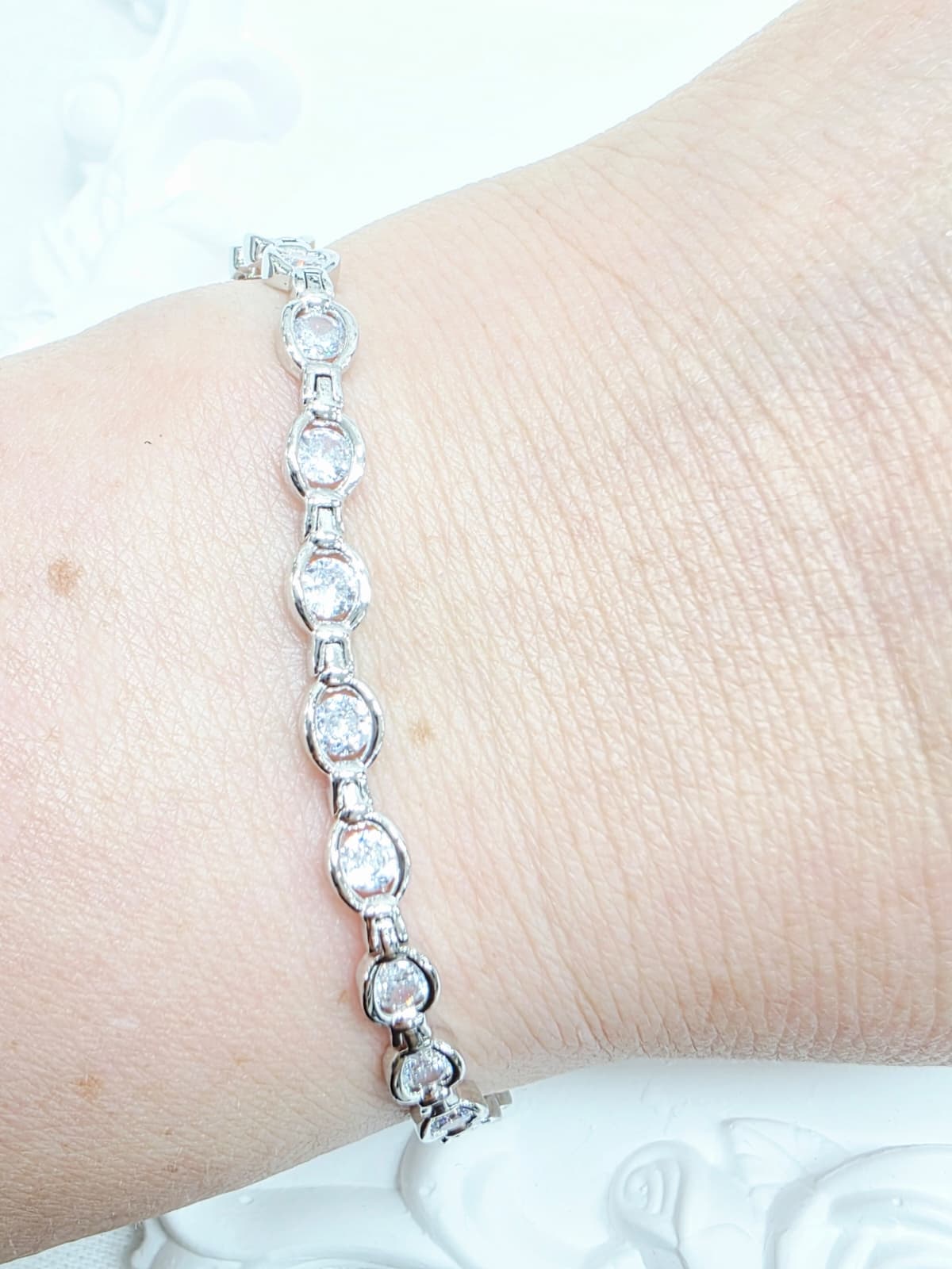 Simple cubic zirconia point tennis chain bracelet with connected ovals - 이미지 8