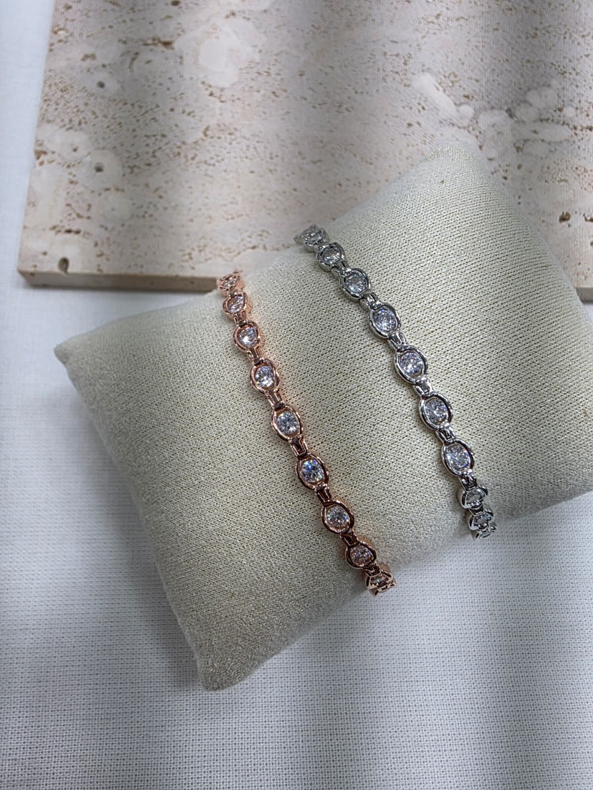 Simple cubic zirconia point tennis chain bracelet with connected ovals - 이미지 9