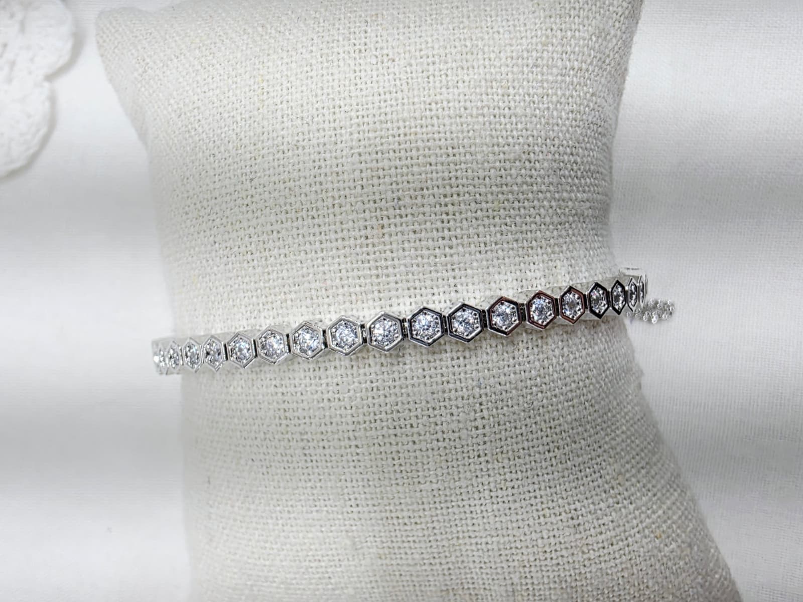 Hexagon Cubic Tennis Bracelet, Honeycomb, Alternating Hexagons - 이미지 4