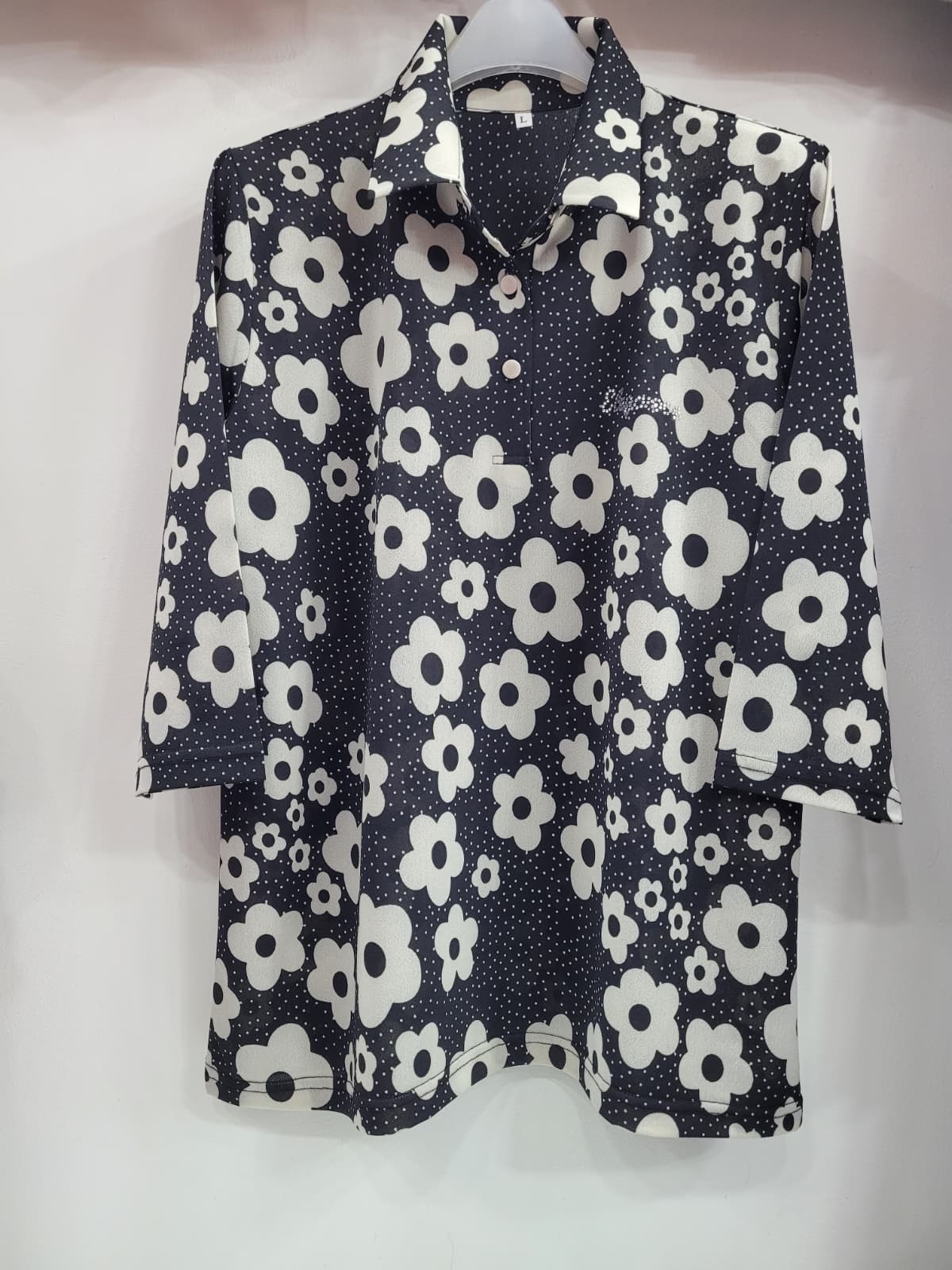 Round flower polka dot collar 3/4 sleeve T-shirt - 이미지 5