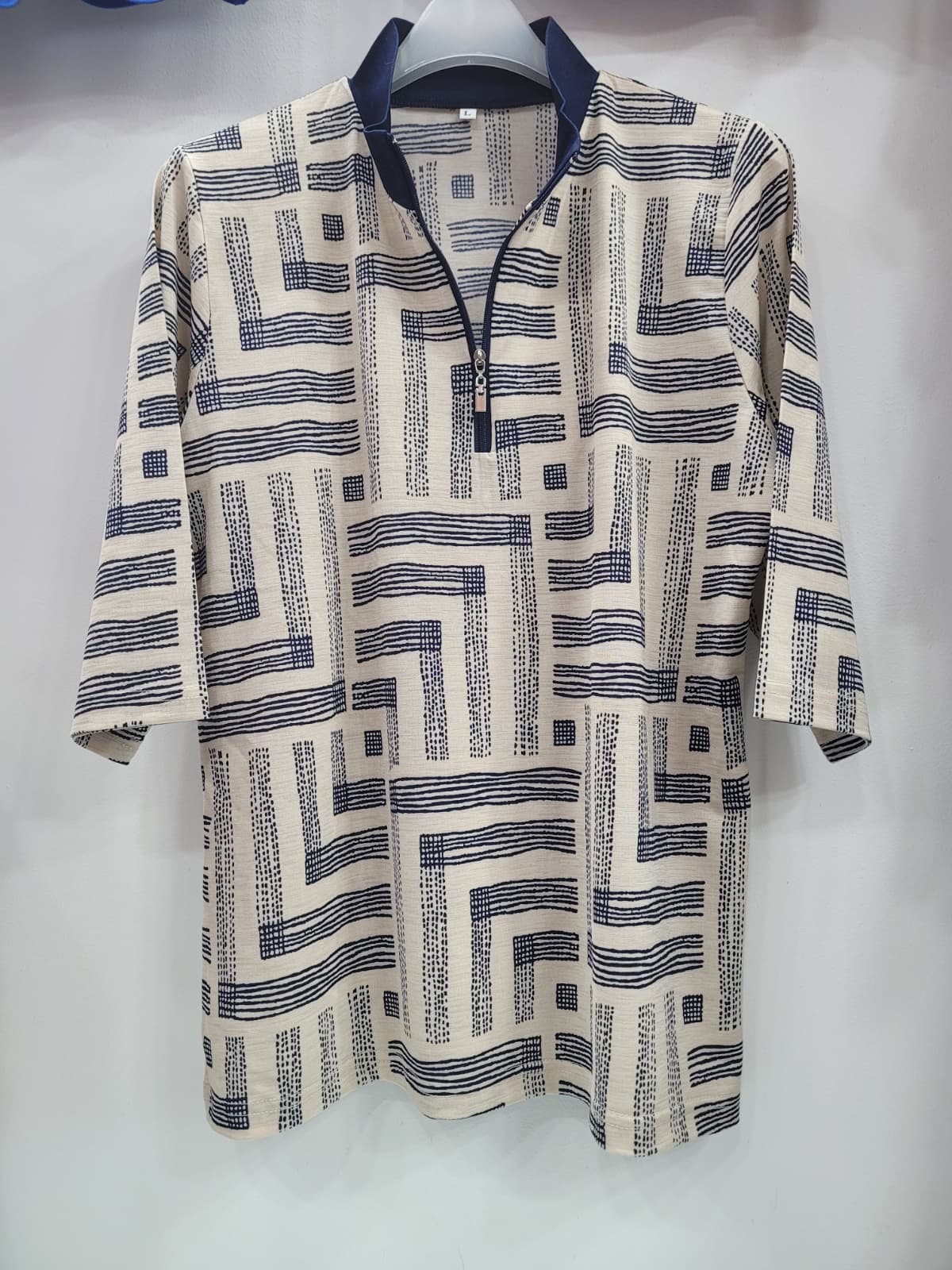 Geometric pattern half-zip three-quarter sleeve T-shirt - 이미지 1