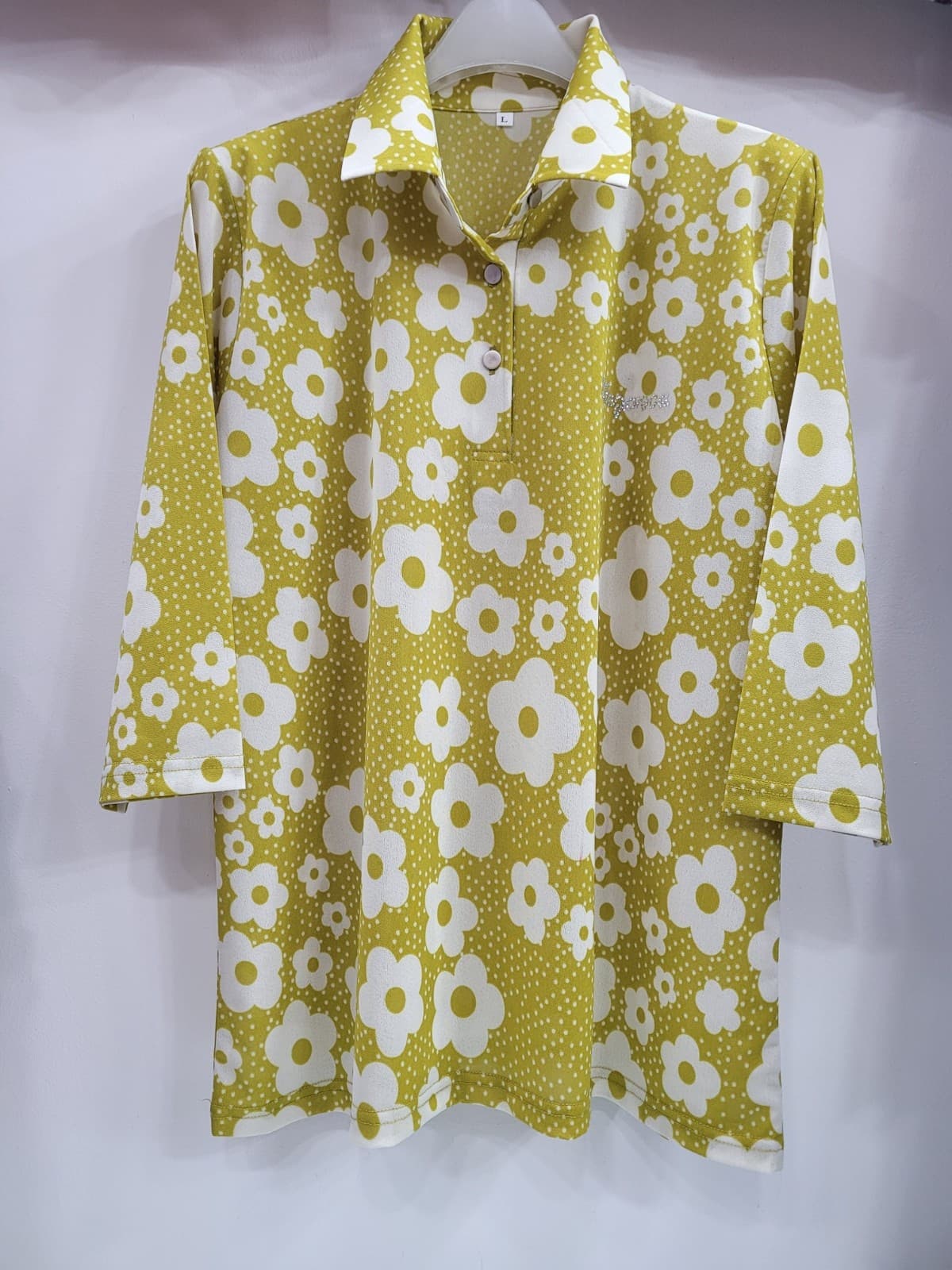 Round flower polka dot collar 3/4 sleeve T-shirt - 이미지 1