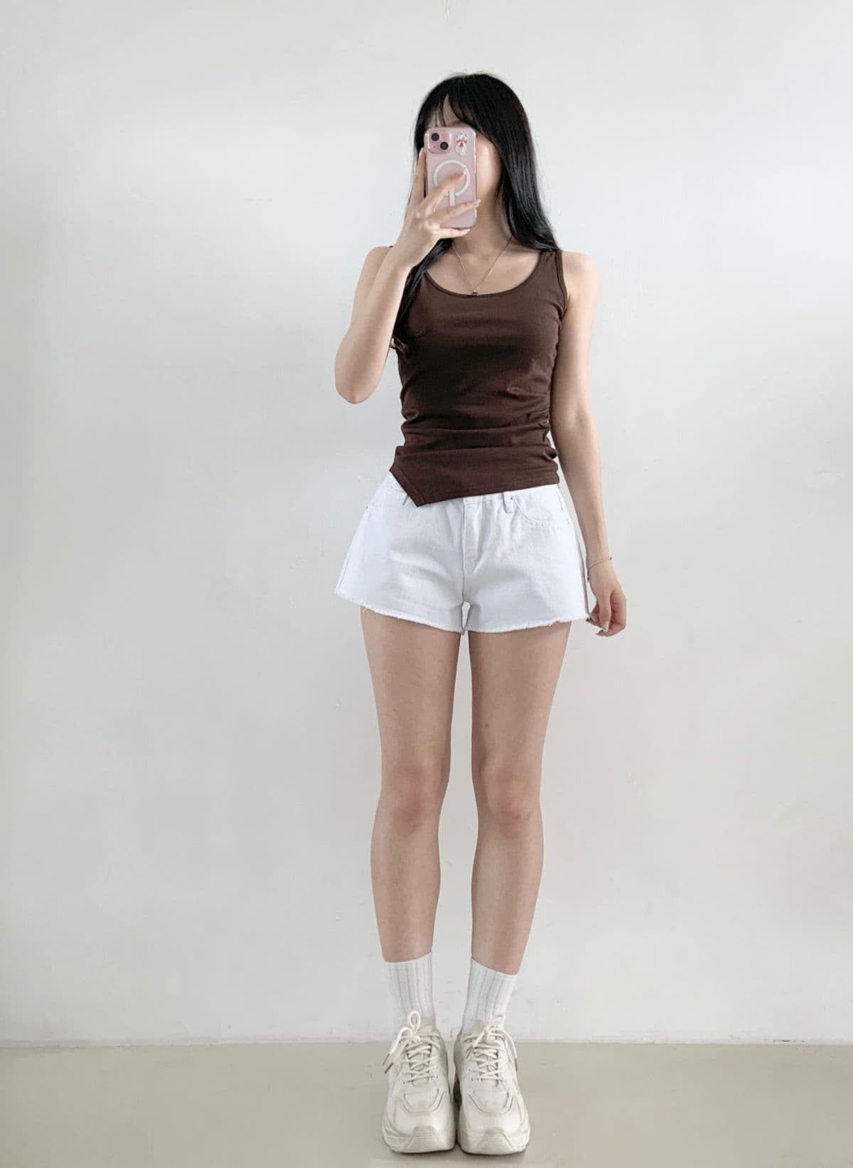 926 Low-rise Cut-off Hem Cotton Shorts - 이미지 1
