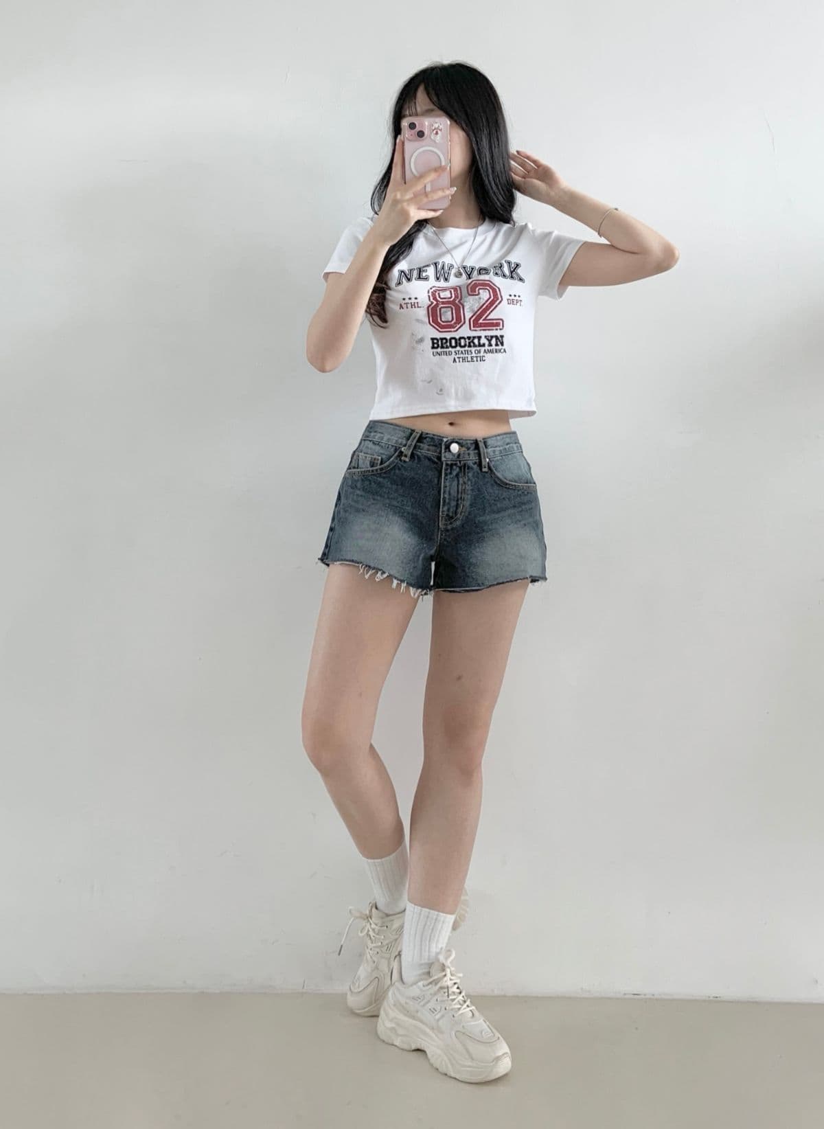 929 Gray Washed Low-Fit Cutoff Denim Shorts - 이미지 5