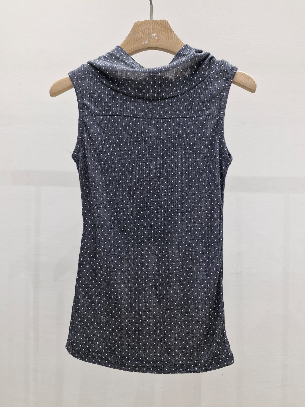 Stretchy hooded tank top - 이미지 4