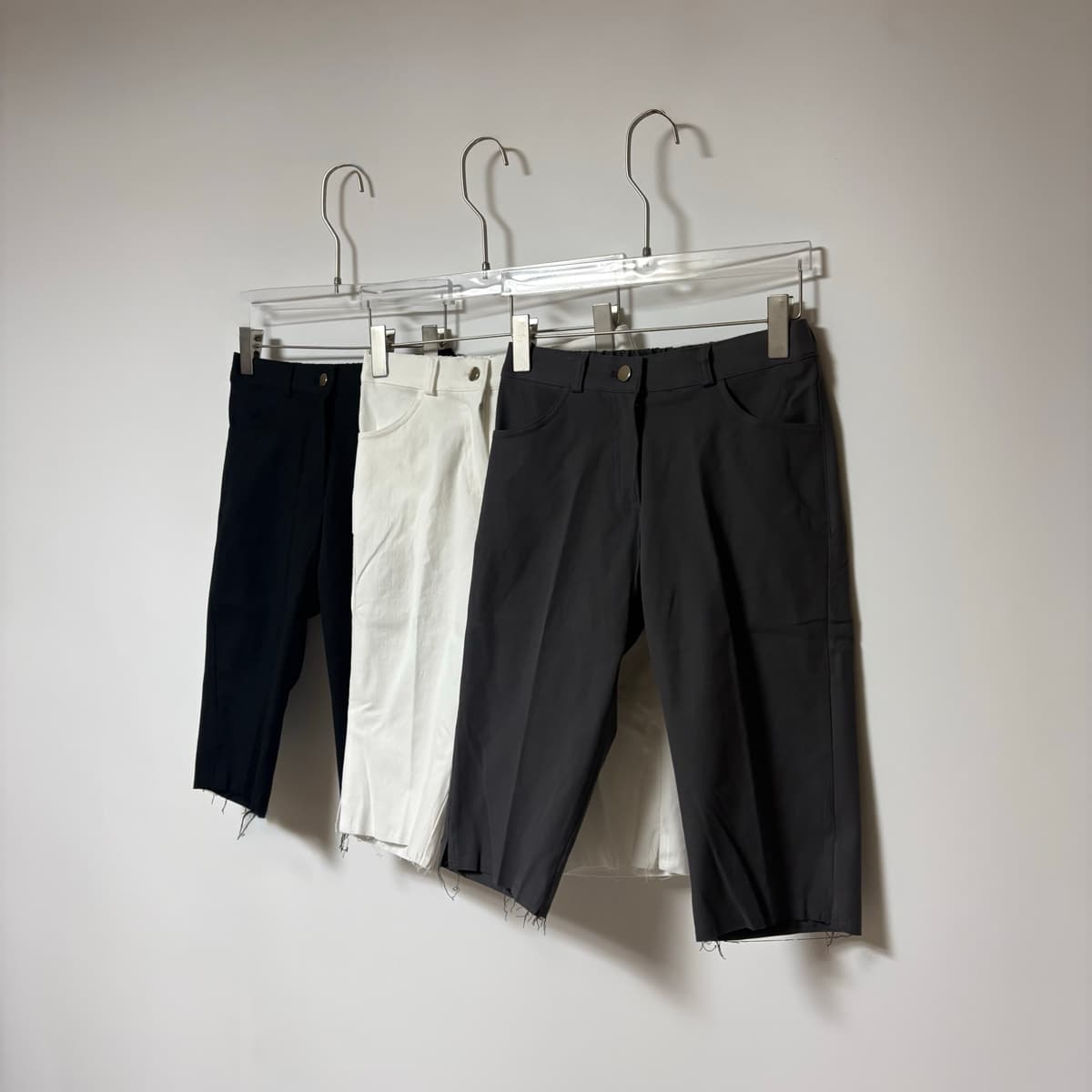Dobby Capri Pants - 이미지 2