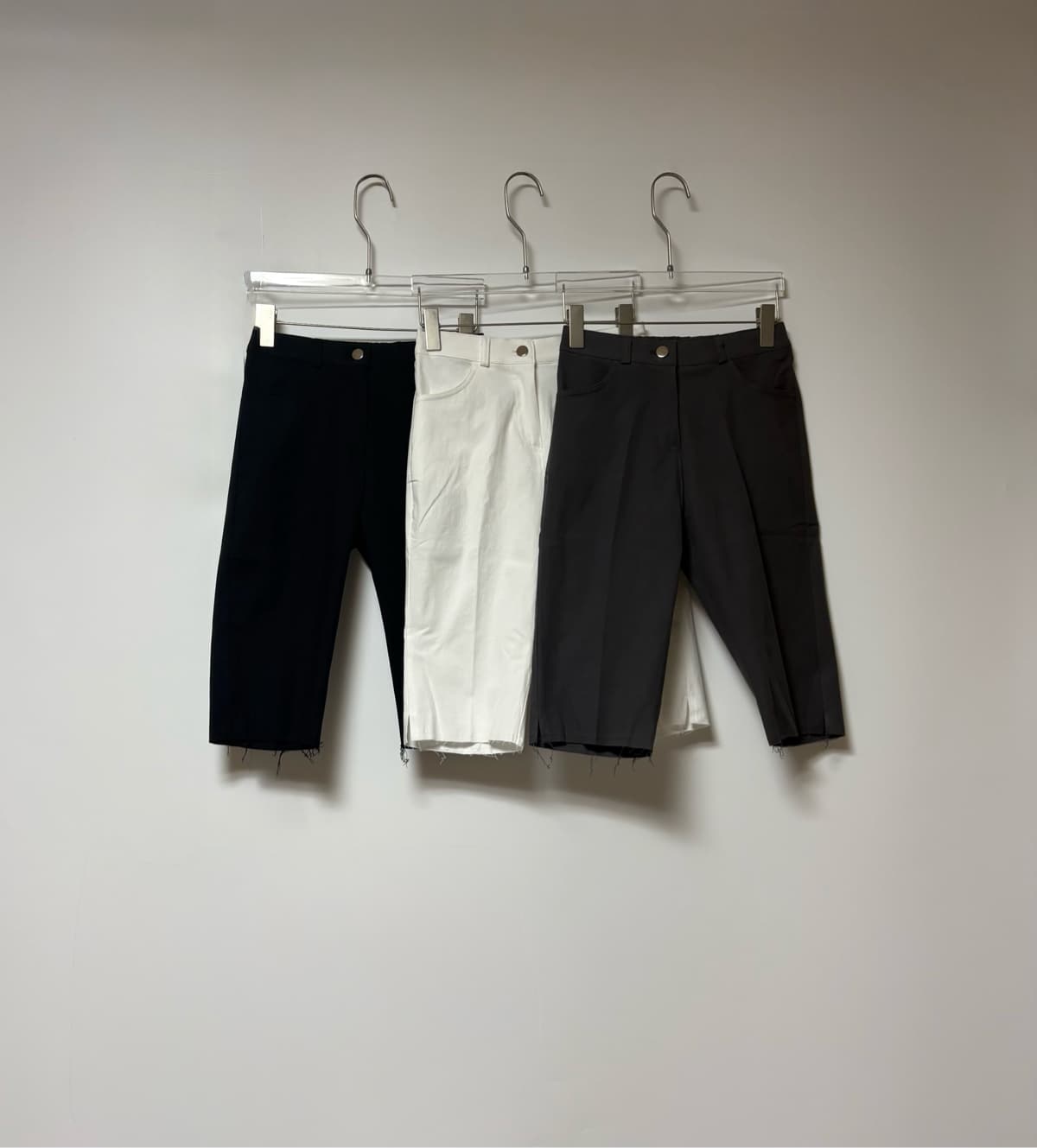 Dobby Capri Pants - 이미지 1