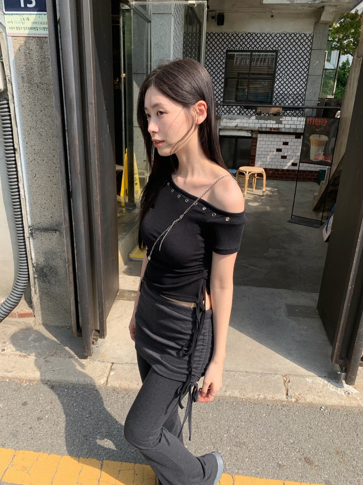 26 Summer New Arrival_(Short Sleeve) Punch Lip Neck T-shirt (Button, Lovely, Slim Fit, Crop, One-off, Effortless Chic) - 이미지 4