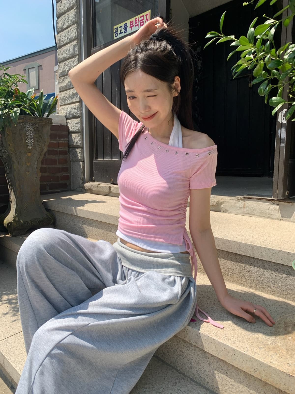 26 Summer New Arrival_(Short Sleeve) Punch Lip Neck T-shirt (Button, Lovely, Slim Fit, Crop, One-off, Effortless Chic) - 이미지 3