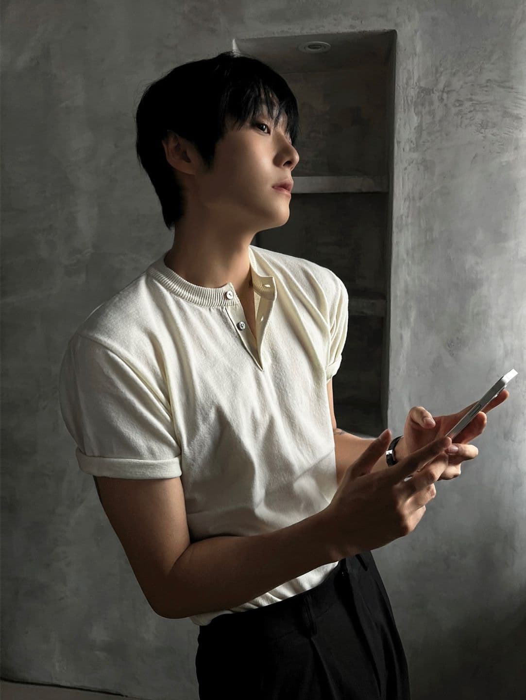 Summer Muscle Fit Henley Neck Short Sleeve Knit - 이미지 2