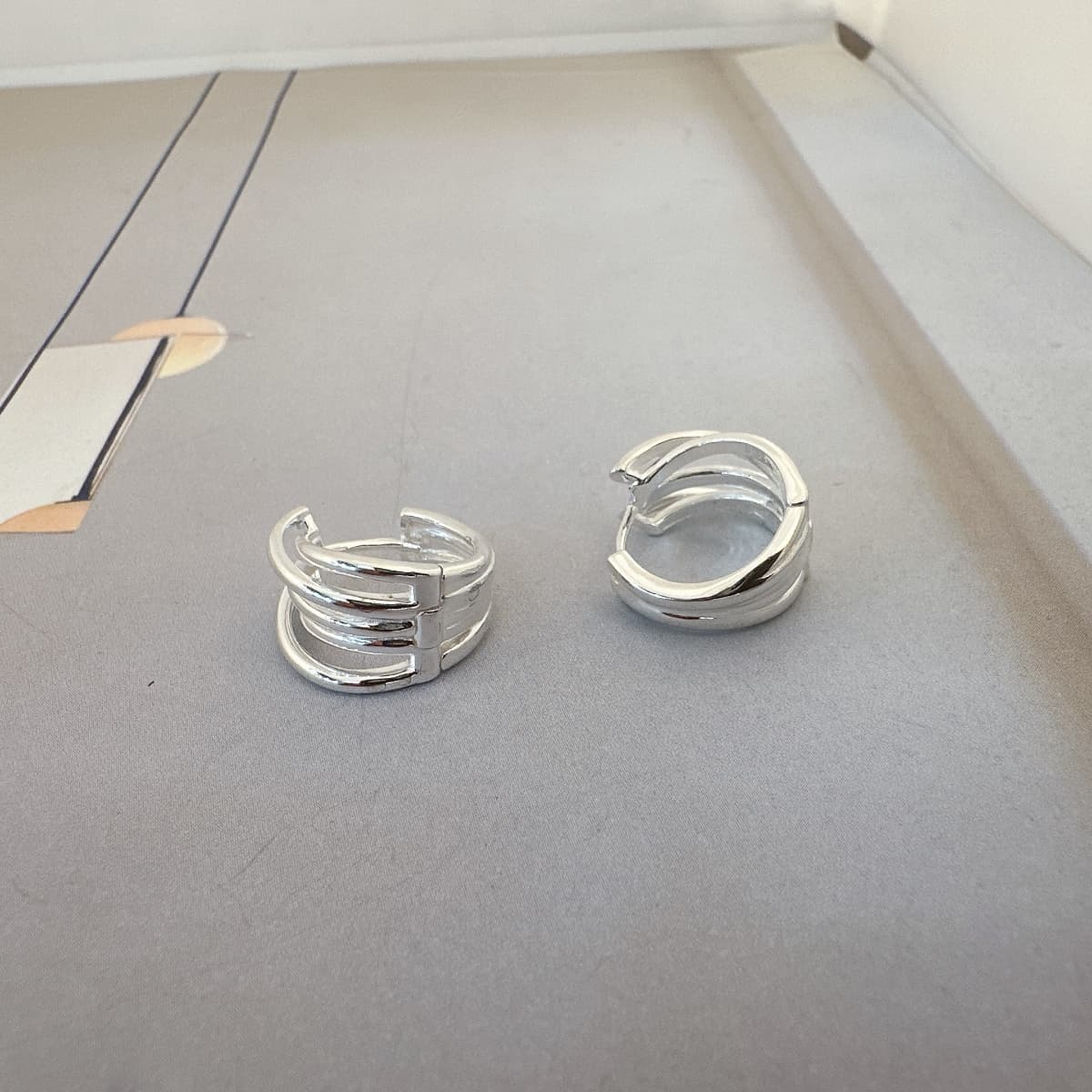 Silver925 Bold Irregular 5-Line Shape Daily One-Touch Silver Earrings - 이미지 6