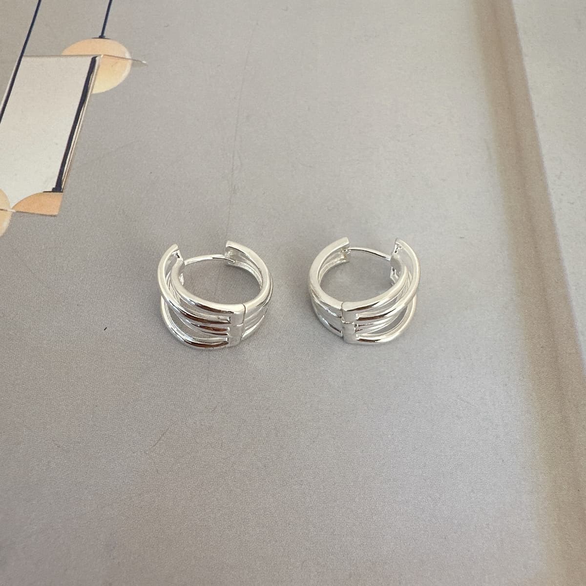 Silver925 Bold Irregular 5-Line Shape Daily One-Touch Silver Earrings - 이미지 10