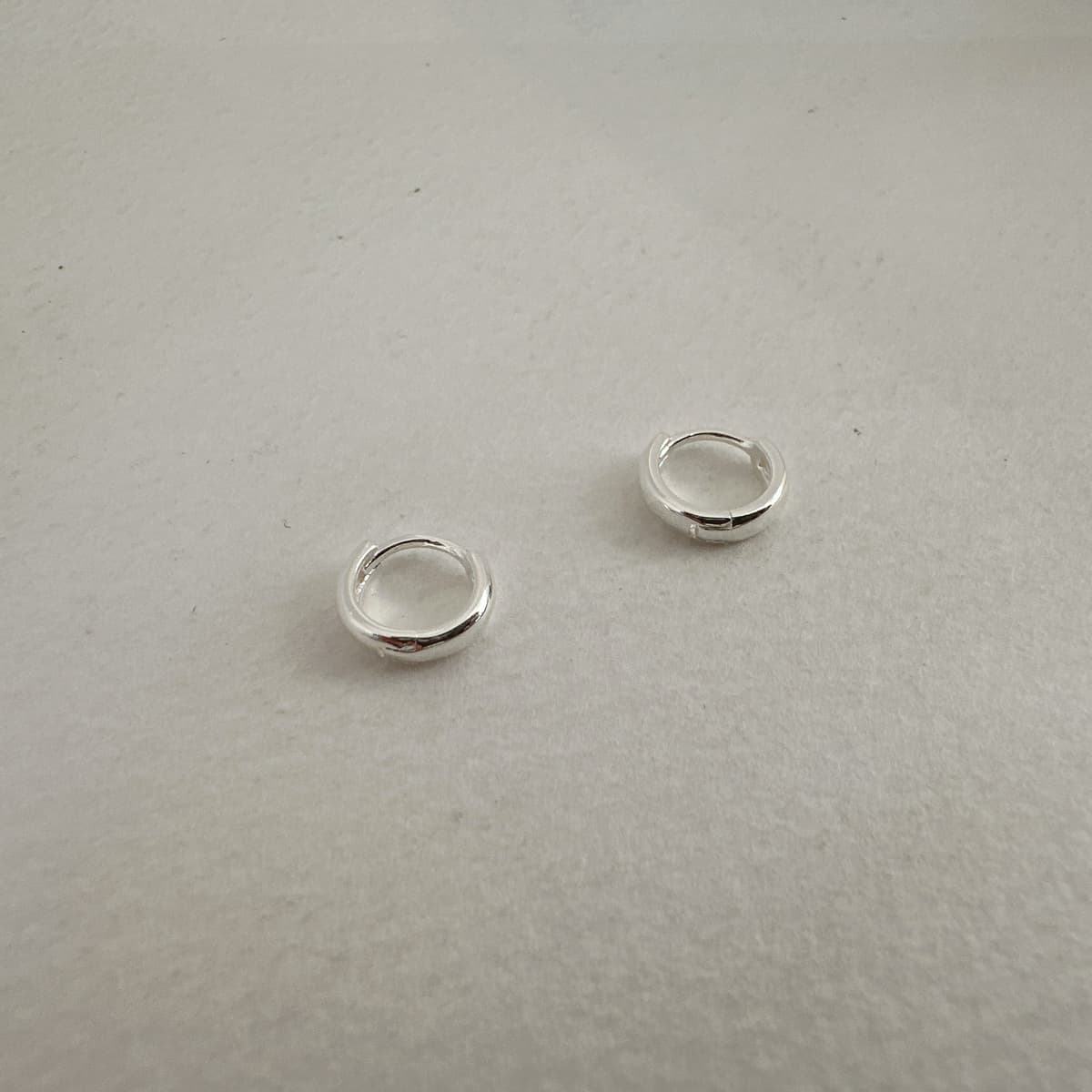 Silver925 8mm Outer Diameter Daily One-Touch Silver Earrings - 이미지 1