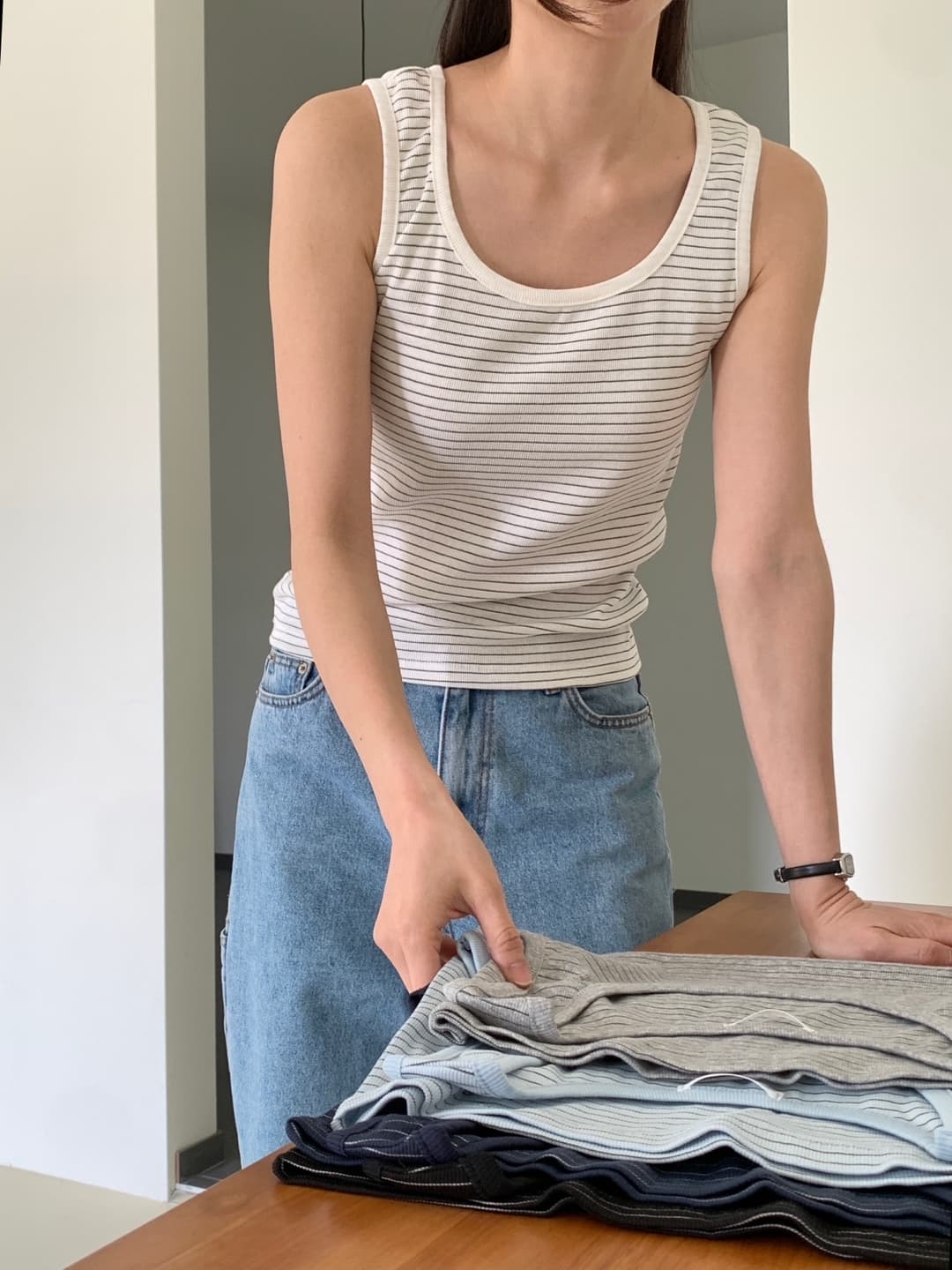 Classic-style sleeveless top - 이미지 13