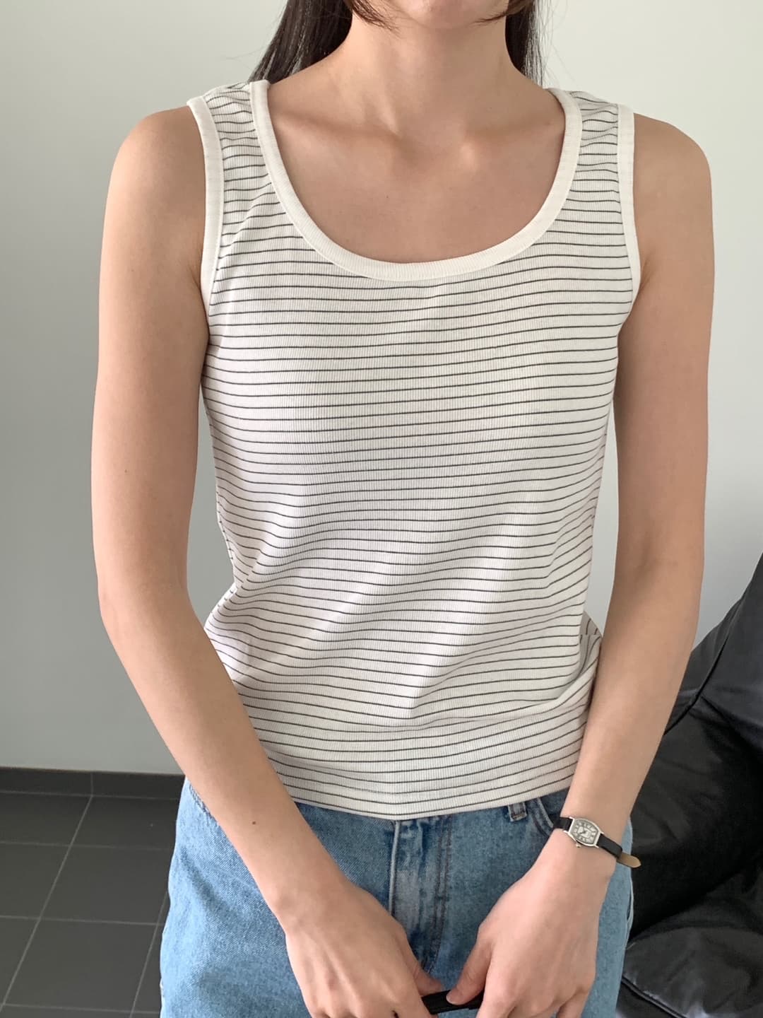 Classic-style sleeveless top - 이미지 18