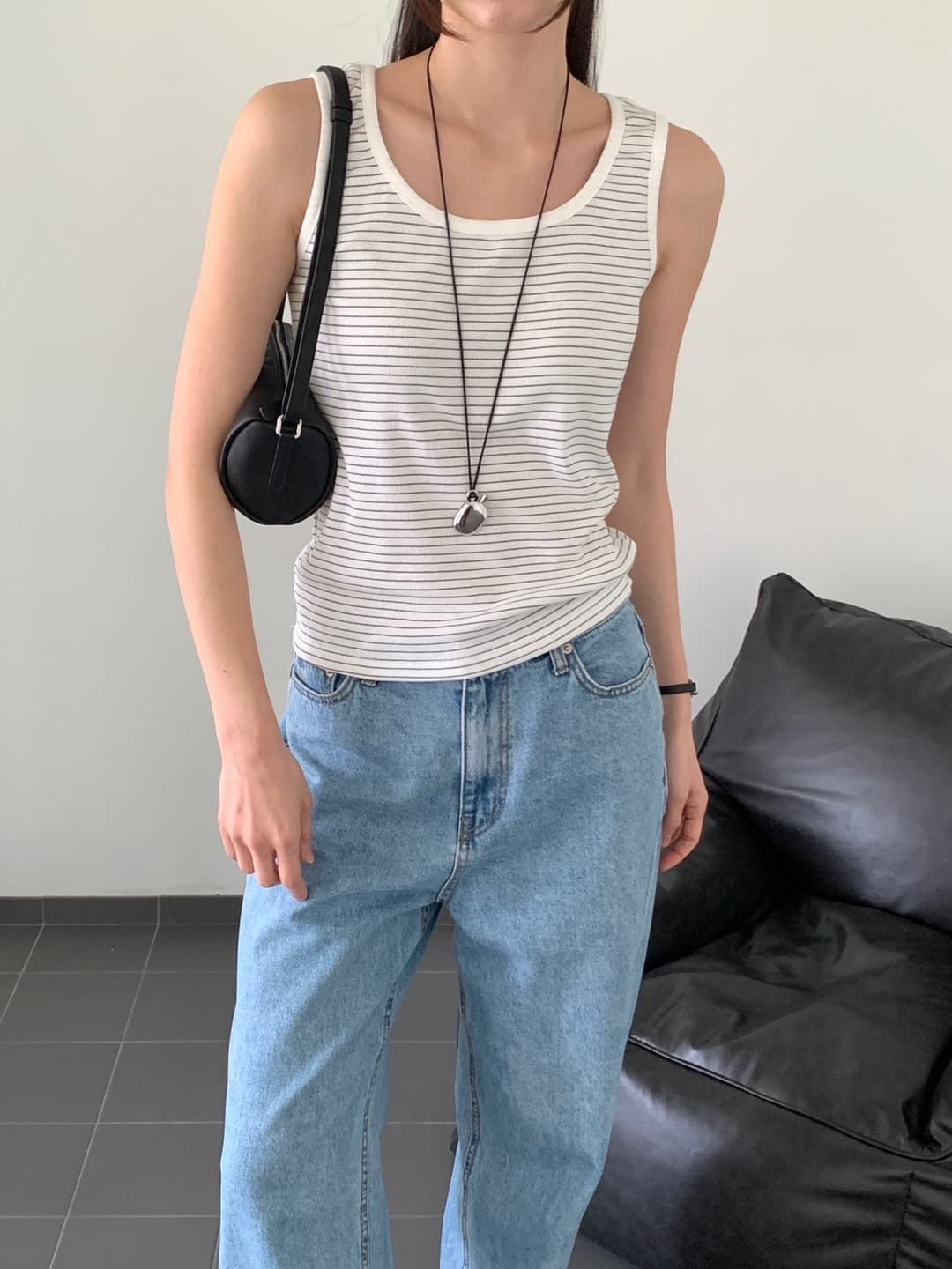 Classic-style sleeveless top - 이미지 8