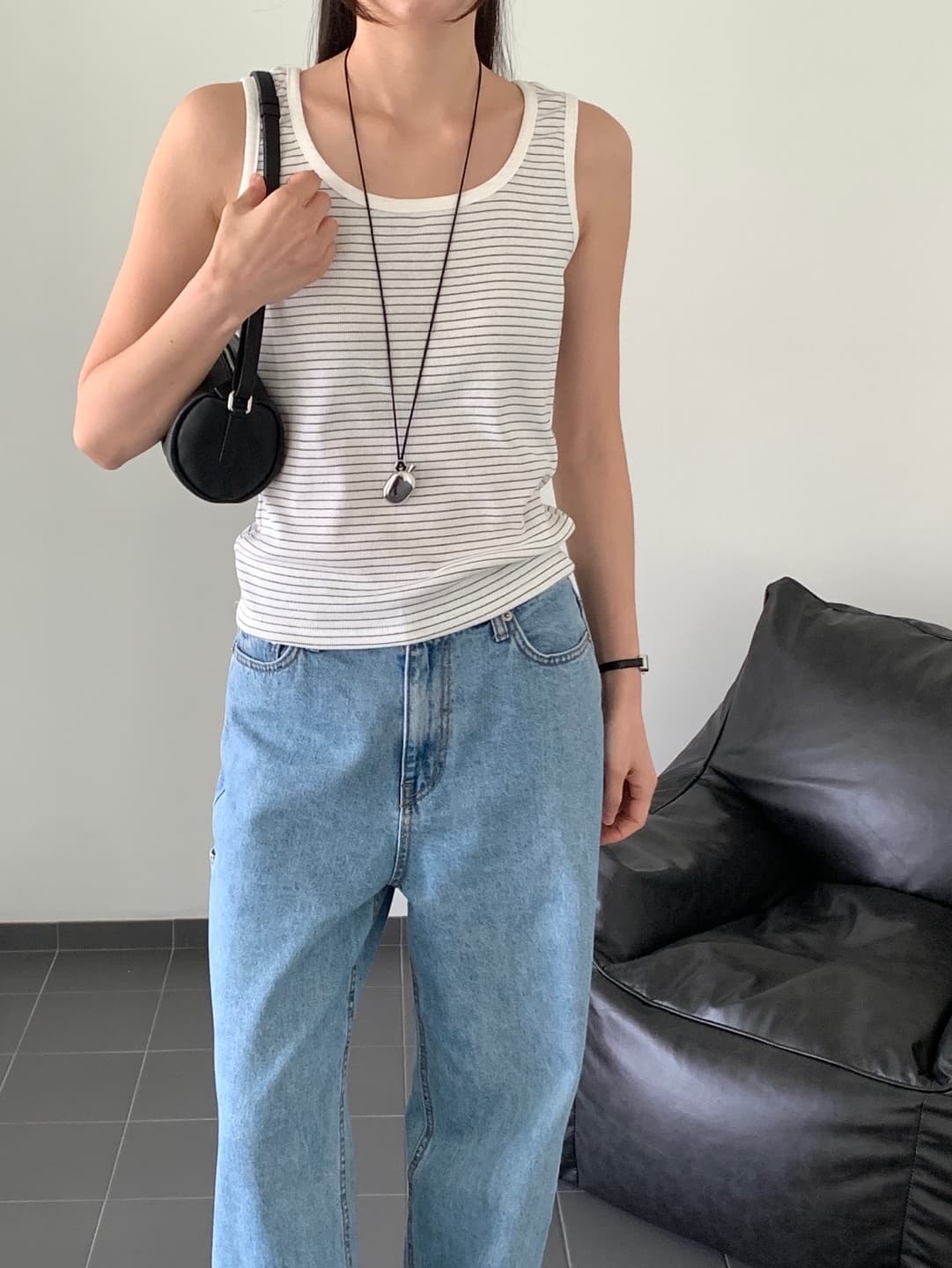 Classic-style sleeveless top - 이미지 15