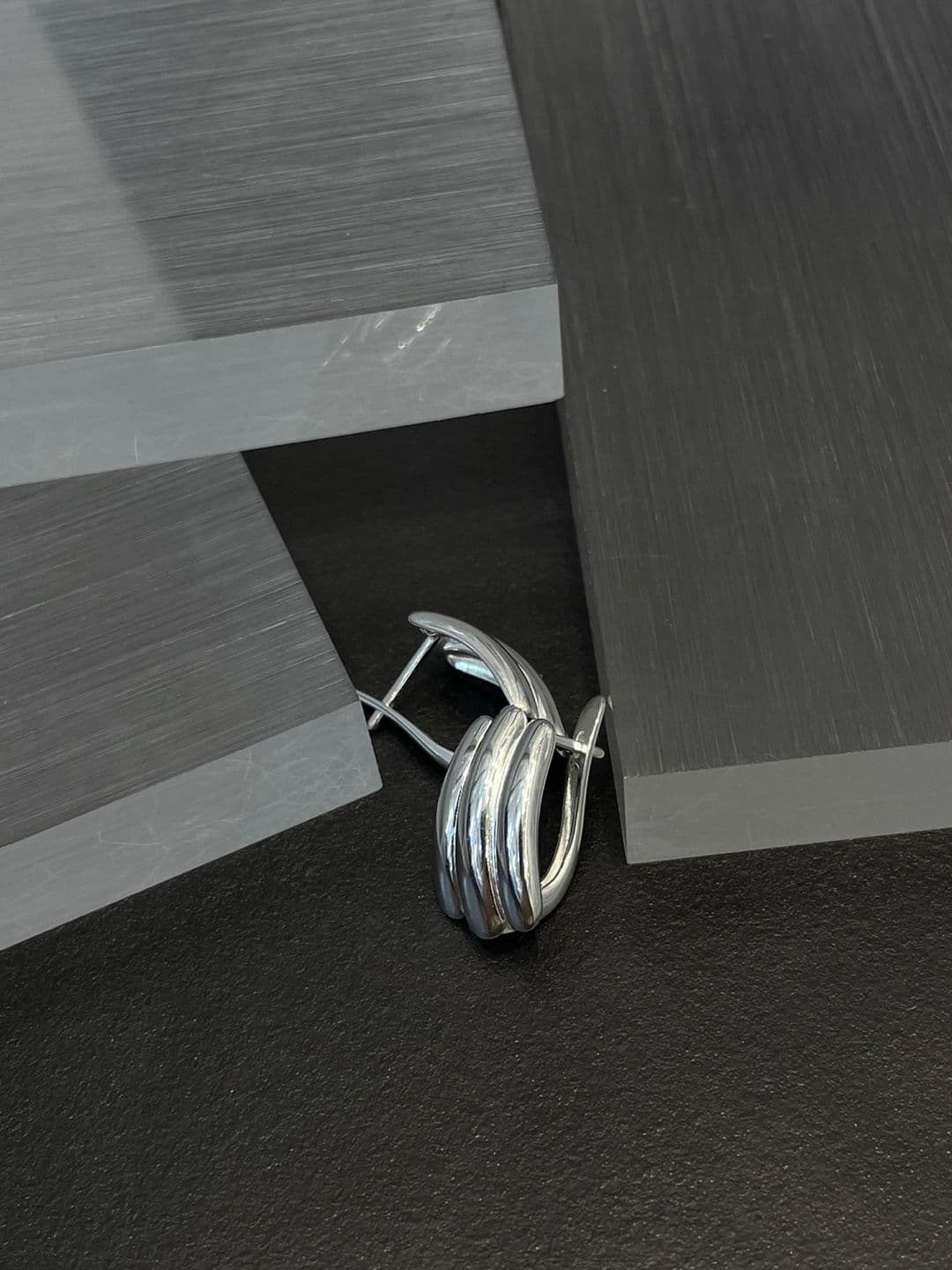 Silver 925 One-Touch Big Stripe Earrings E221002844 - 이미지 4