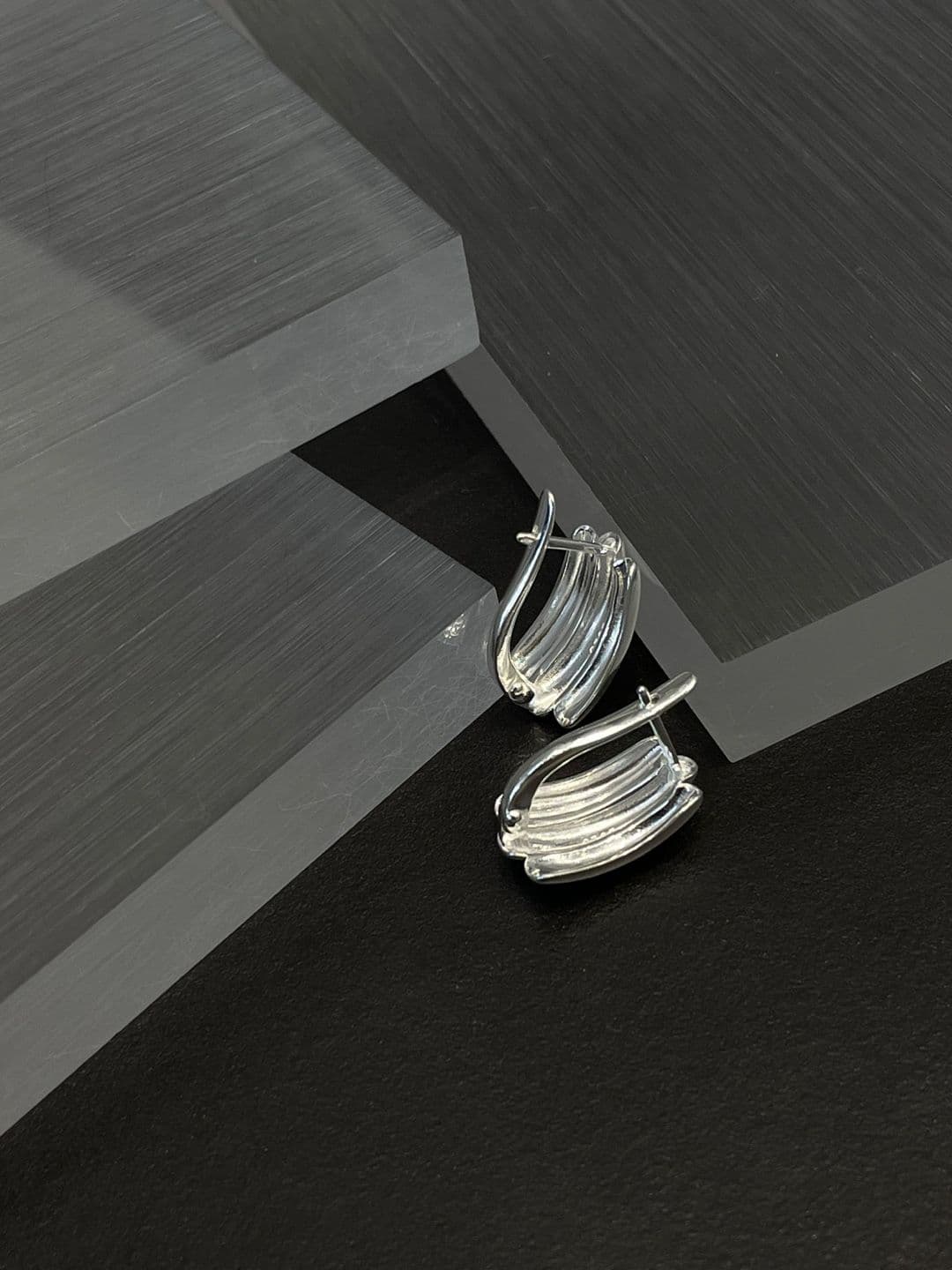 Silver 925 One-Touch Big Stripe Earrings E221002844 - 이미지 8