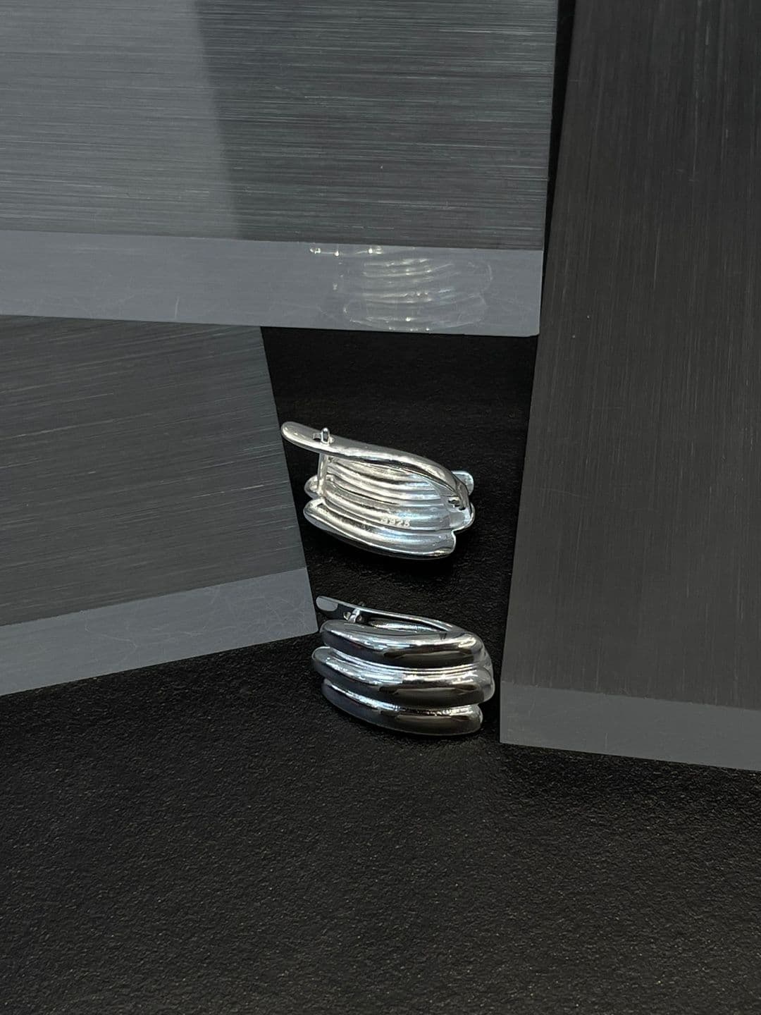 Silver 925 One-Touch Big Stripe Earrings E221002844 - 이미지 10
