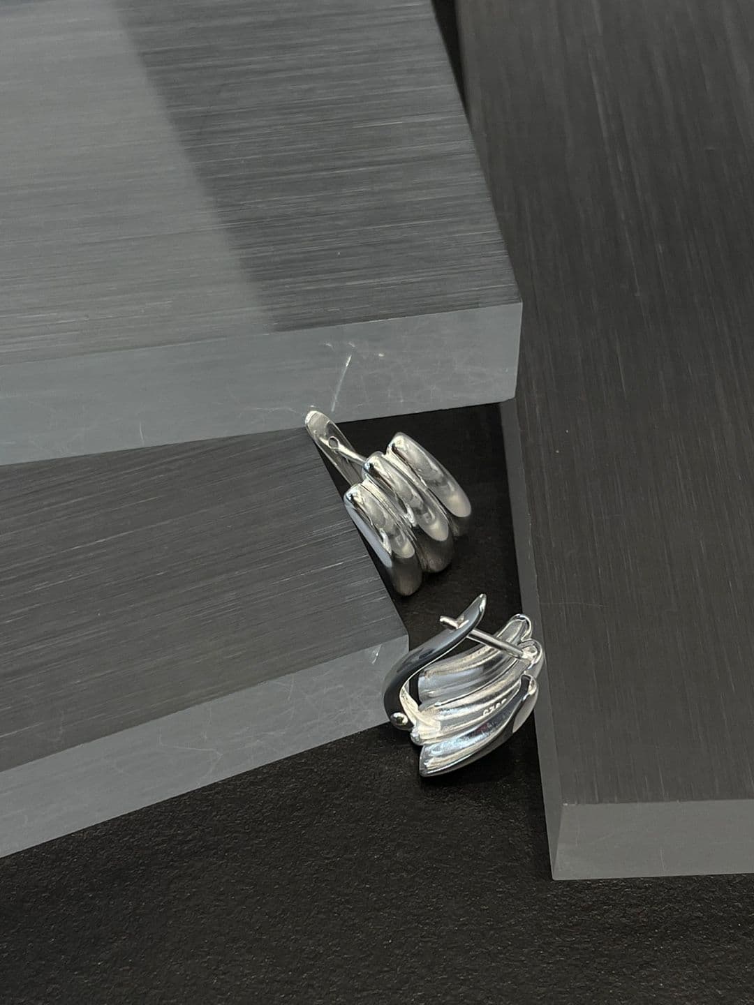 Silver 925 One-Touch Big Stripe Earrings E221002844 - 이미지 9