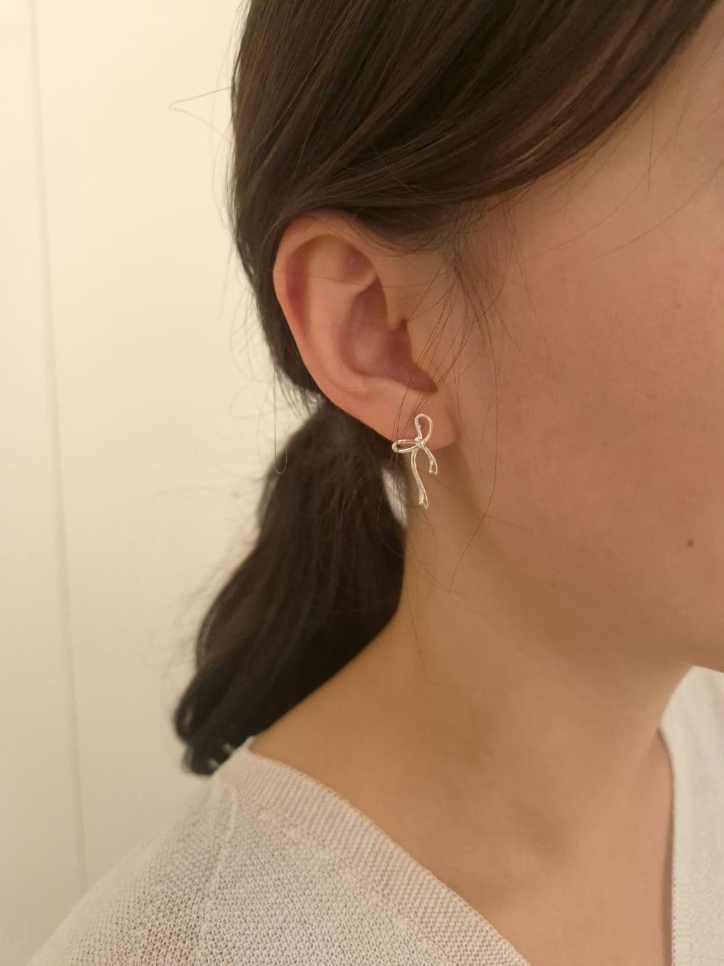 Silver 925 Longtail Ribbon Post Earrings E230980752 - 이미지 1