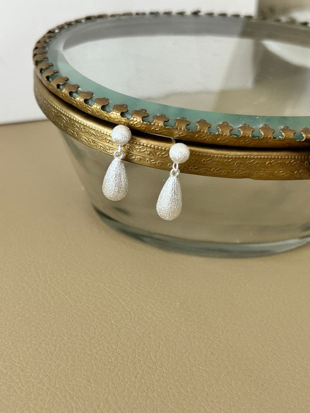 Silver 925 Matte Rough Teardrop Dangle Earrings E240599702 - 이미지 2