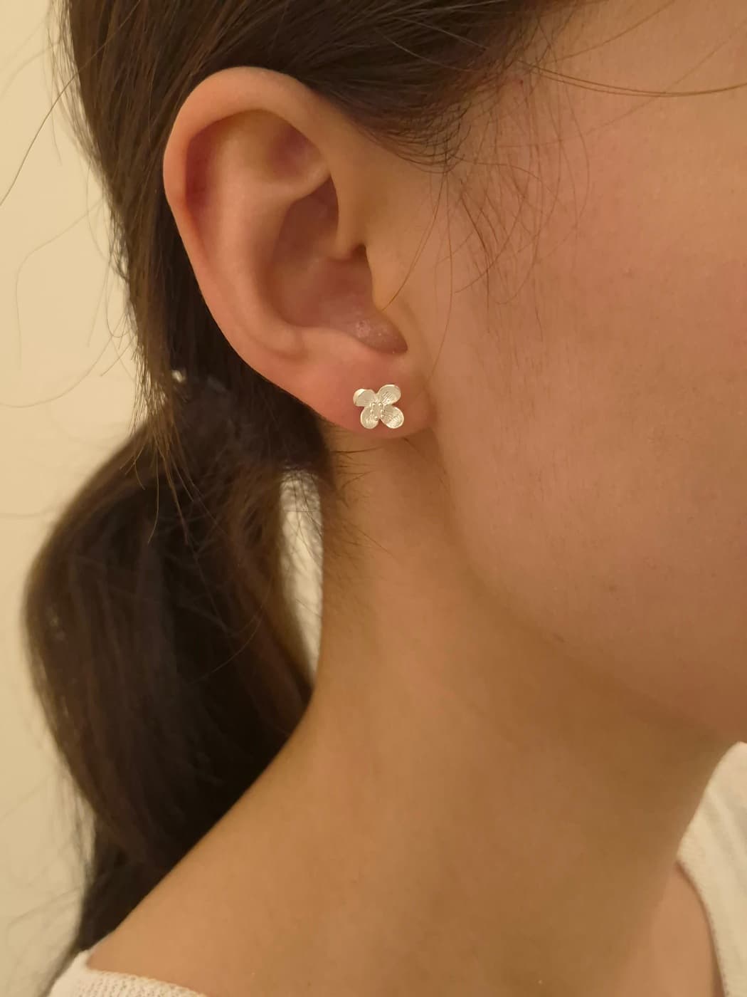 Silver 925 Flower Post Earrings E240378599 - 이미지 3