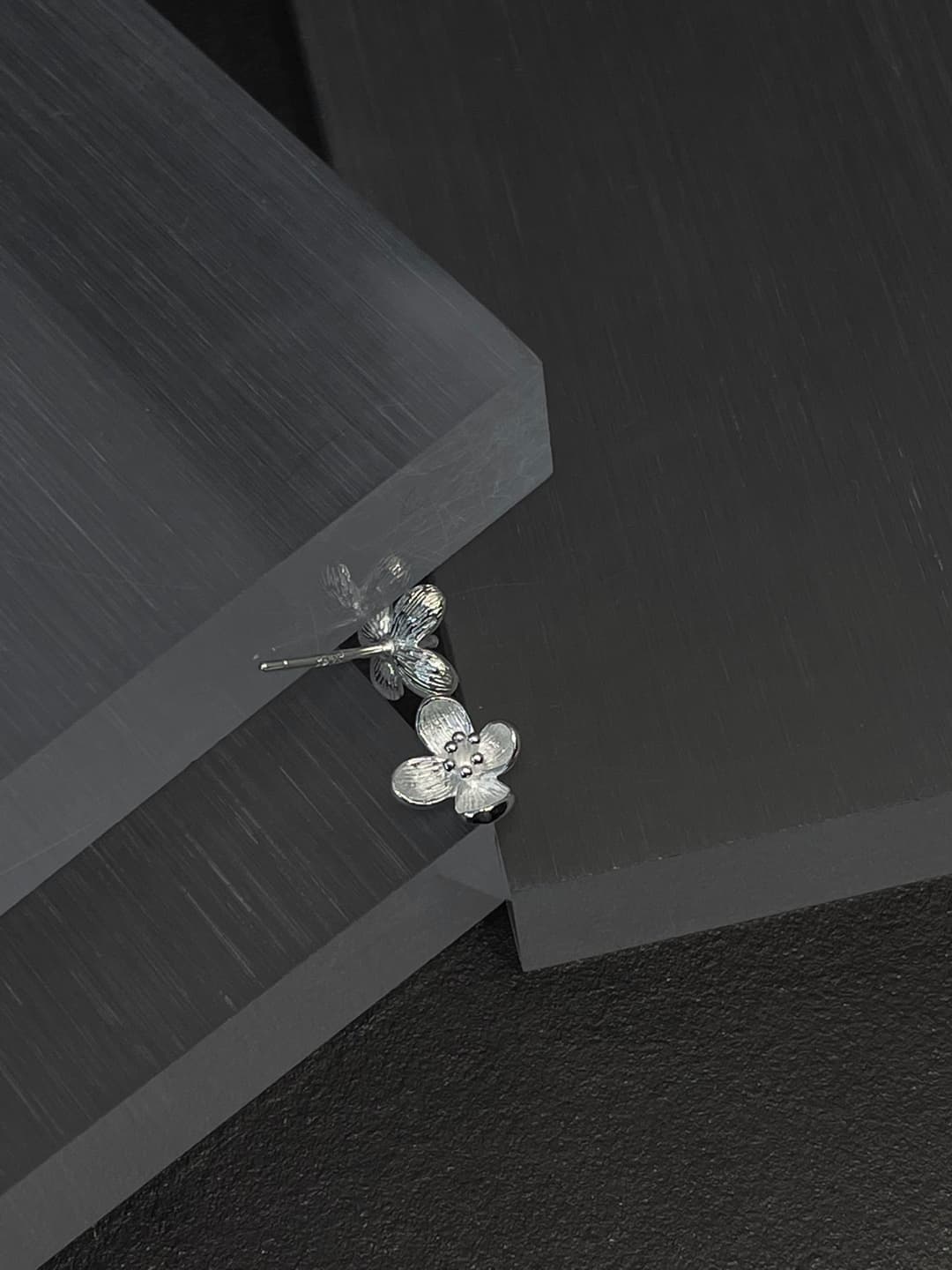Silver 925 Flower Post Earrings E240378599 - 이미지 4