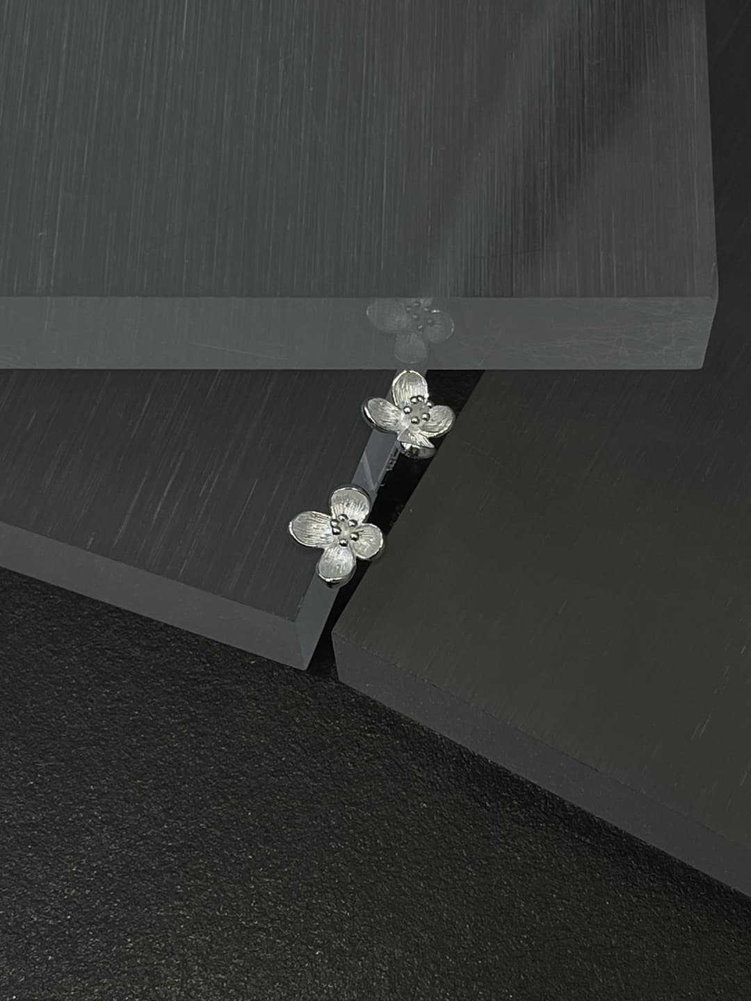 Silver 925 Flower Post Earrings E240378599 - 이미지 5