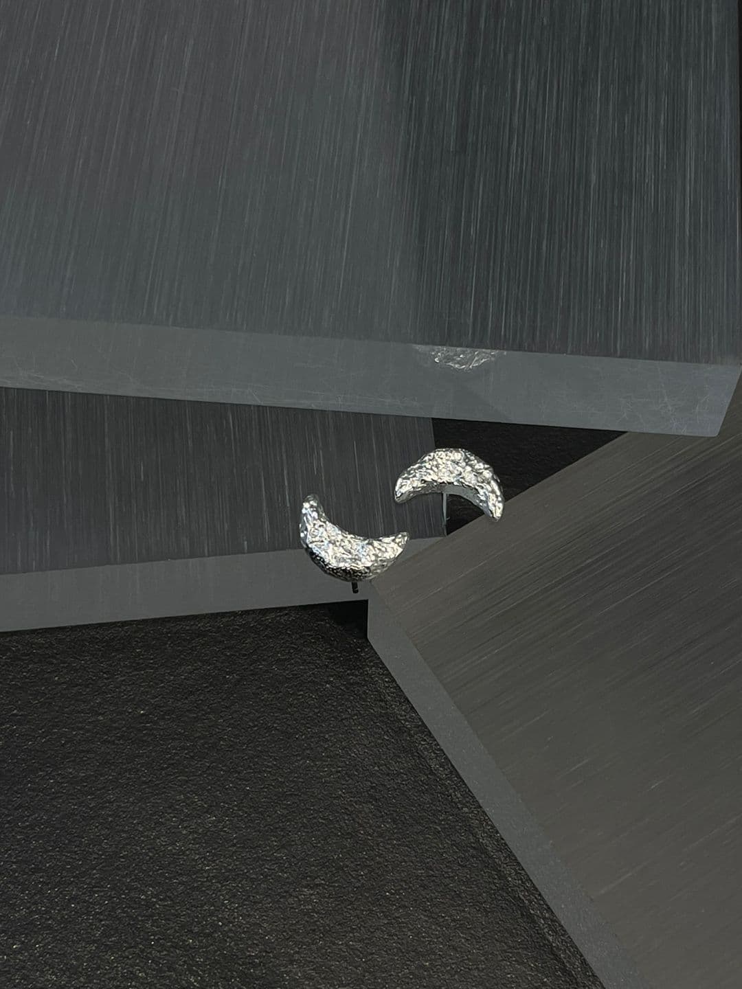 Silver 925 Rough Crescent Post Earrings E260436174 - 이미지 4