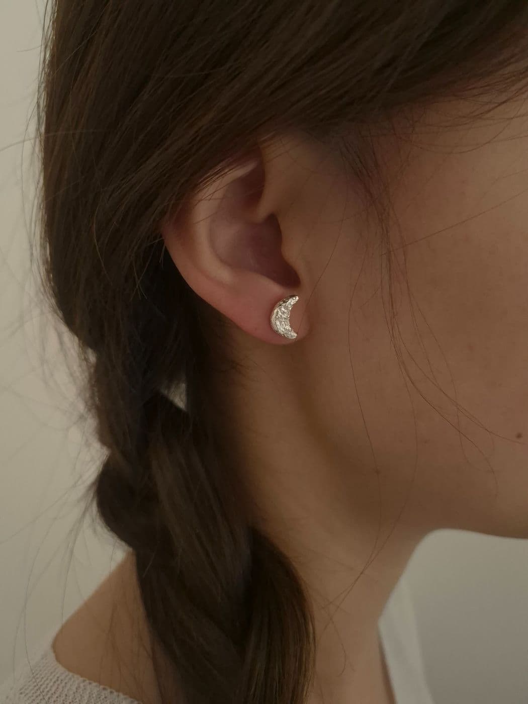 Silver 925 Rough Crescent Post Earrings E260436174 - 이미지 1