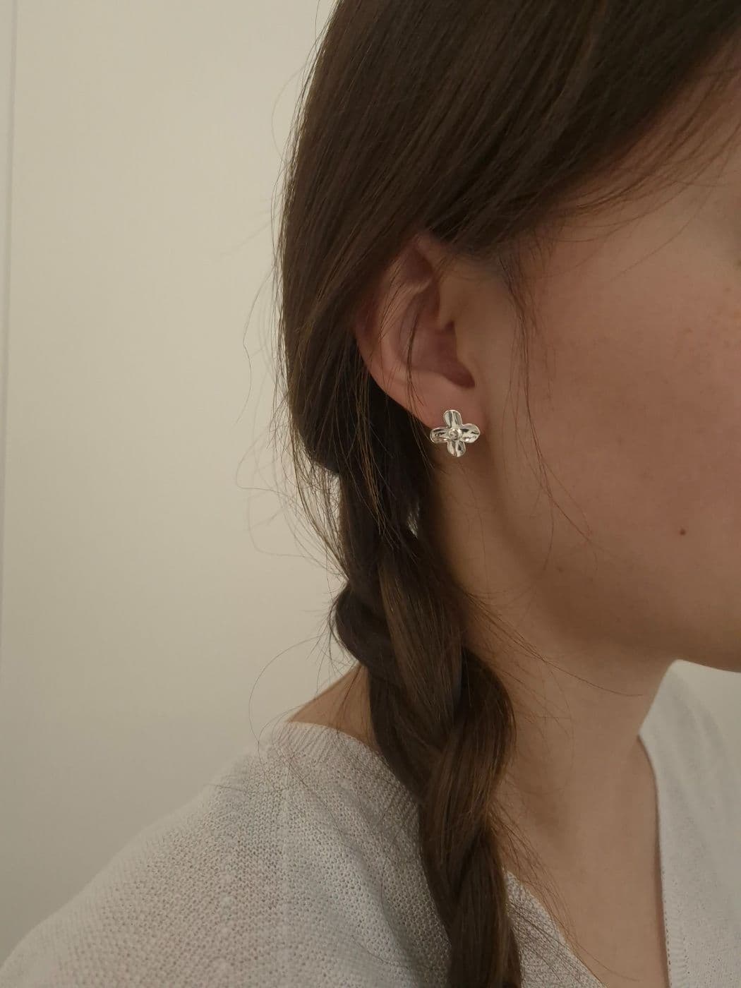 Silver 925 Big Flower Post Earrings E260412232 - 이미지 3