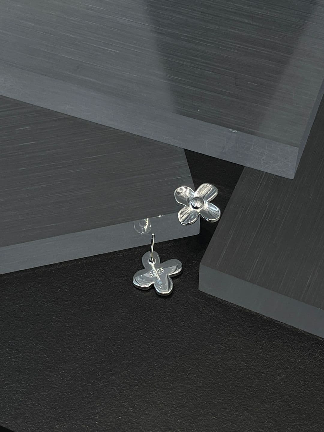 Silver 925 Big Flower Post Earrings E260412232 - 이미지 4