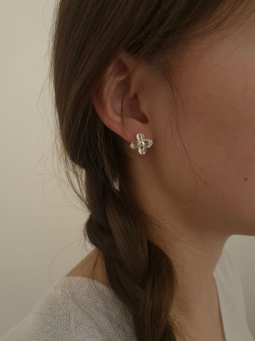 Silver 925 Big Flower Post Earrings E260412232 - 이미지 2