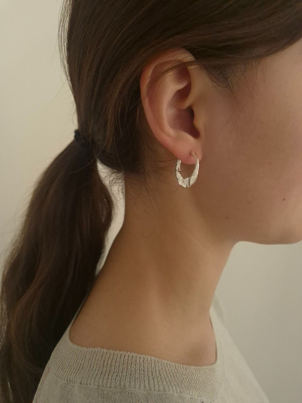 Silver 925 Rough One-Touch Matte Earrings E260532415 - 이미지 2
