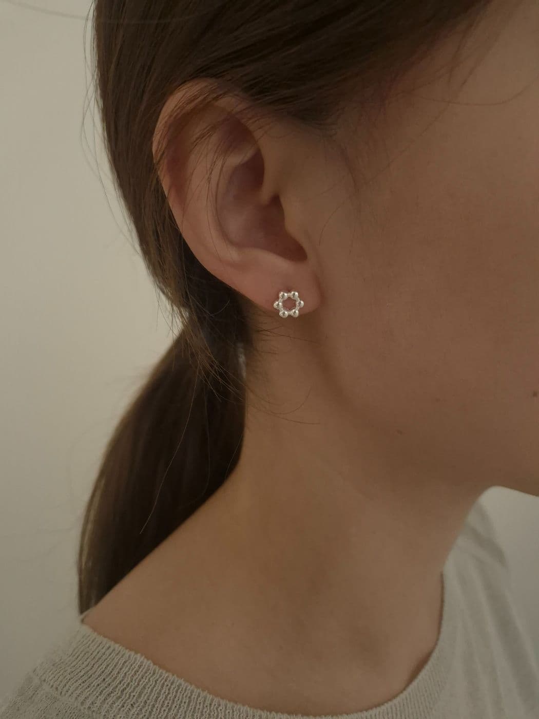 Silver 925 Flower Silver Ball Post Earrings E230131190 - 이미지 3