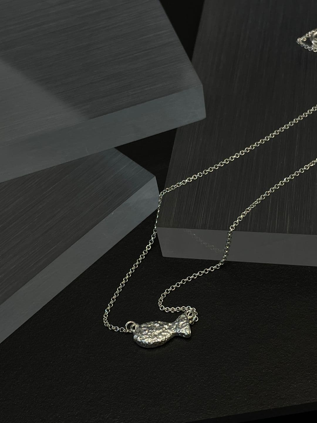 Silver 925 Rough Cubic Fish Necklace N260633428 - 이미지 8