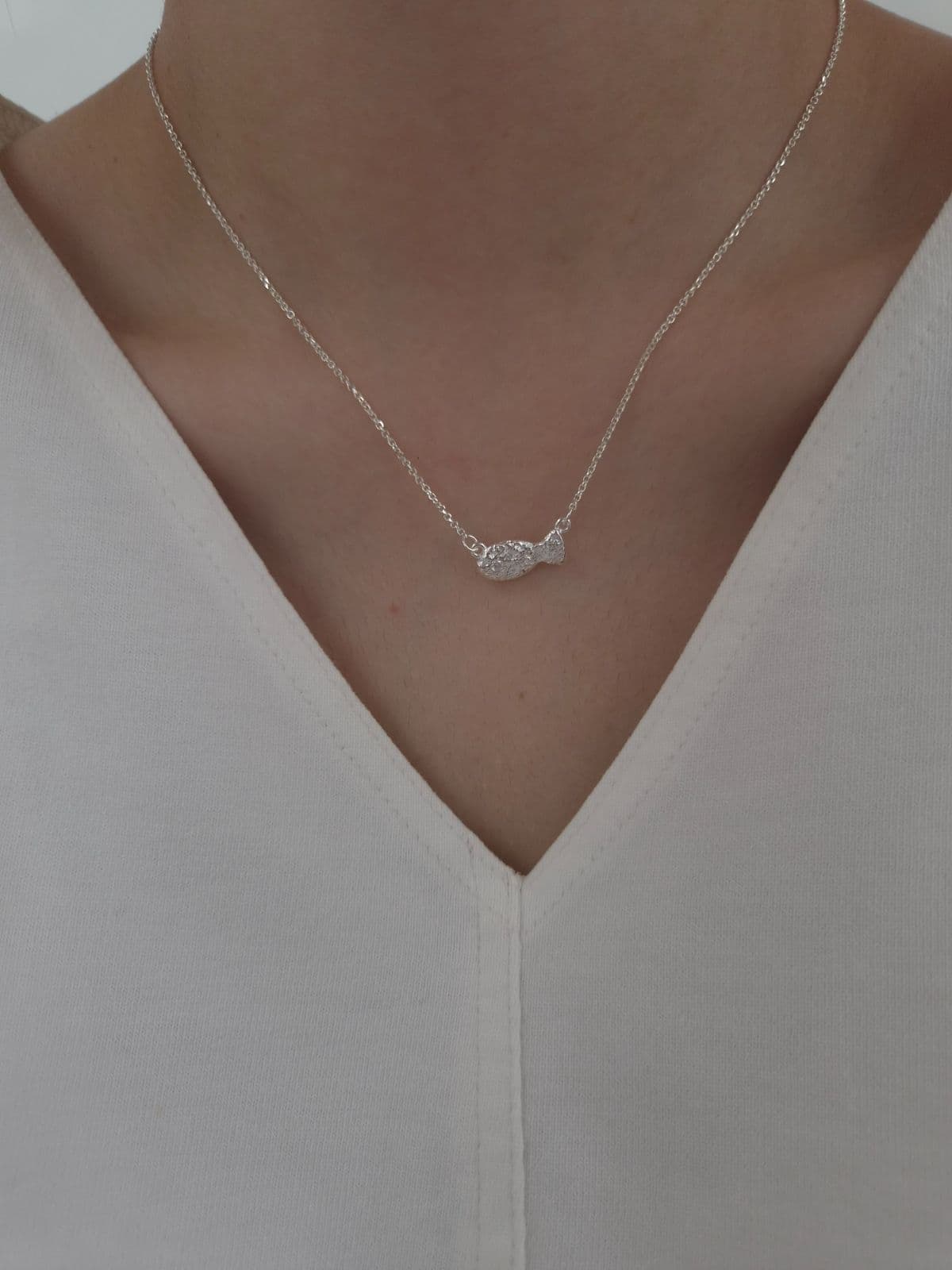 Silver 925 Rough Cubic Fish Necklace N260633428 - 이미지 4