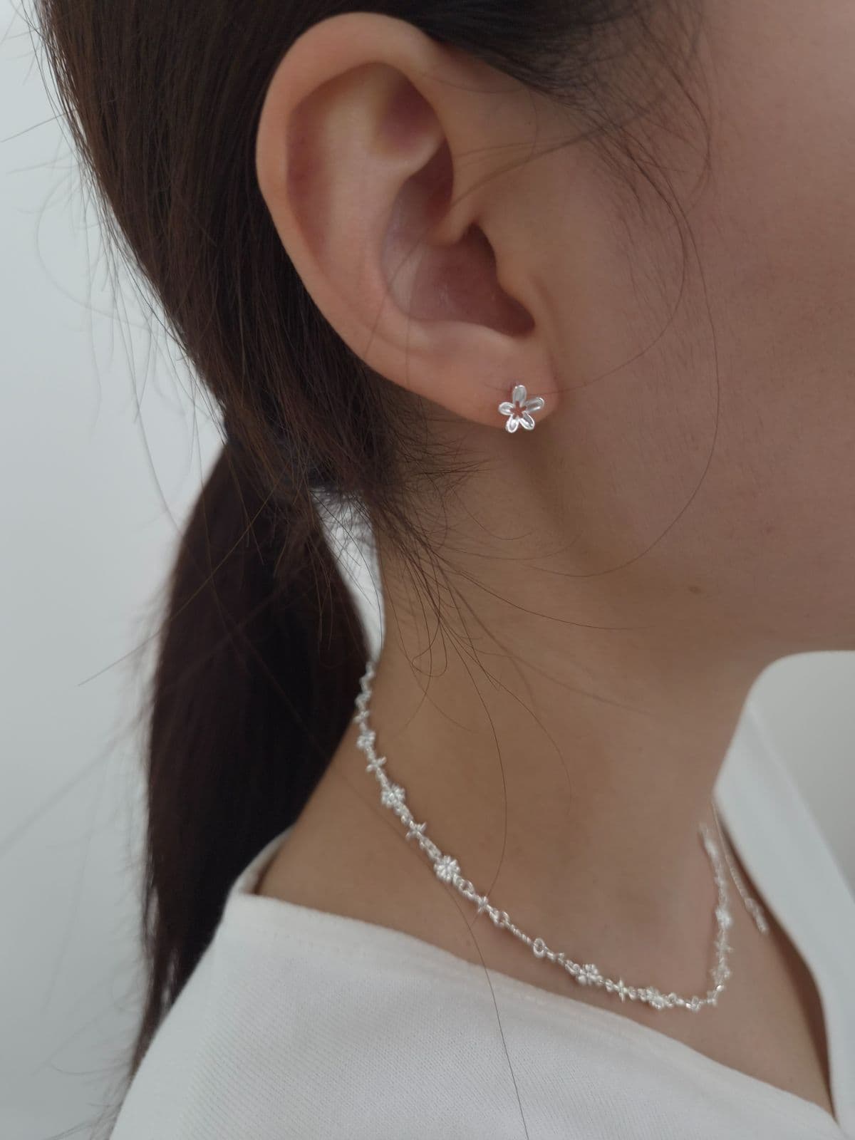 Silver 925 Flower Post Earrings E240330430 - 이미지 3