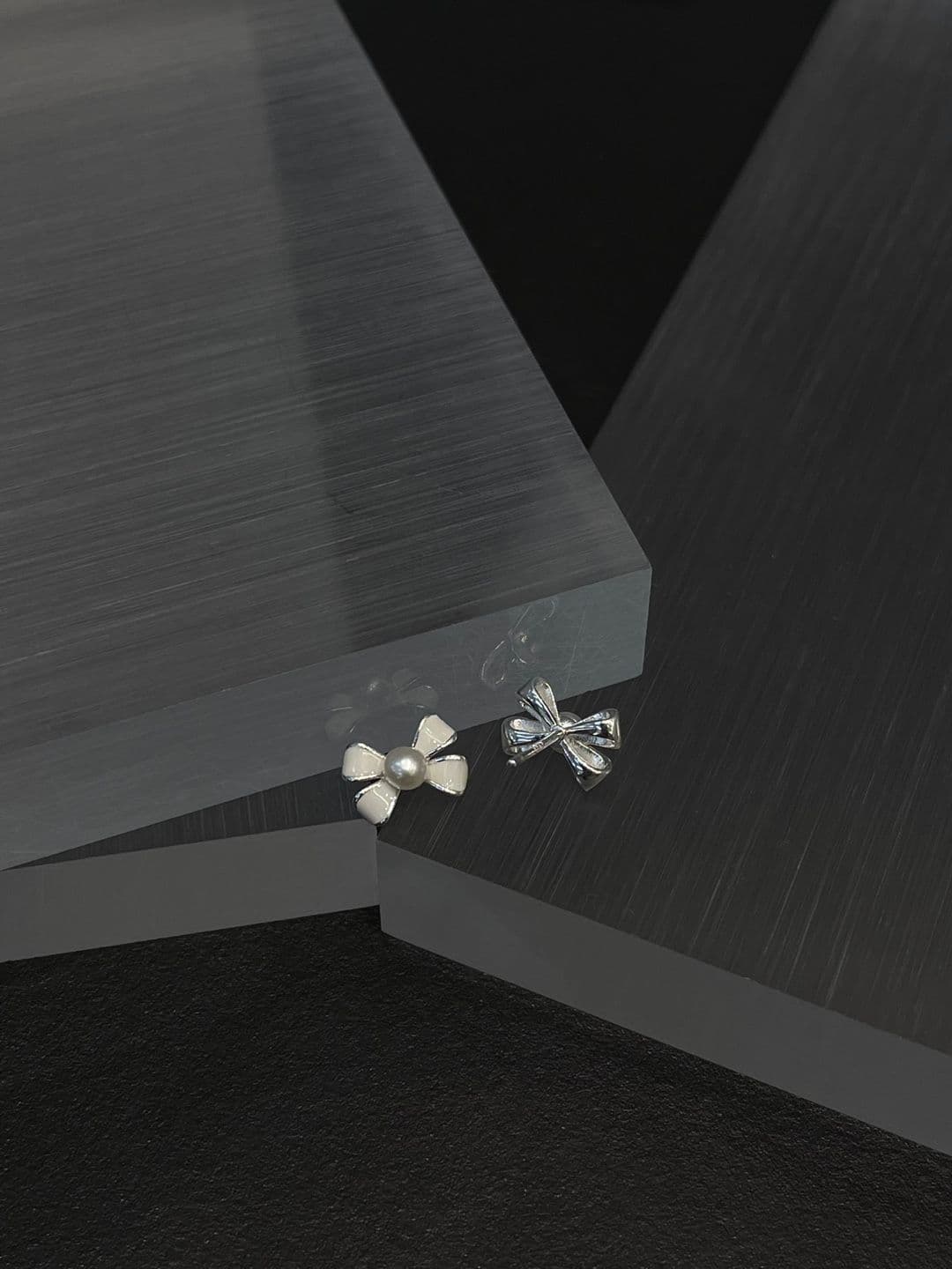 Silver 925 Classic Pearl Ribbon Earrings E221110826 - 이미지 3