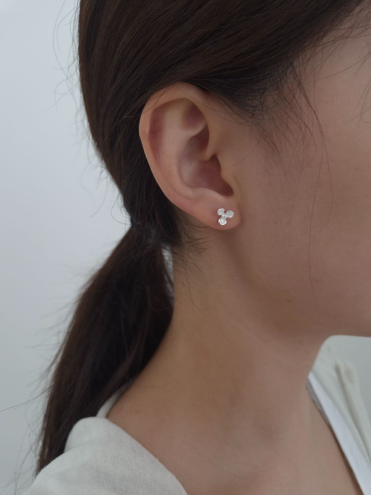 Silver 925 Pearl Flower Post Earrings E260796372 - 이미지 3