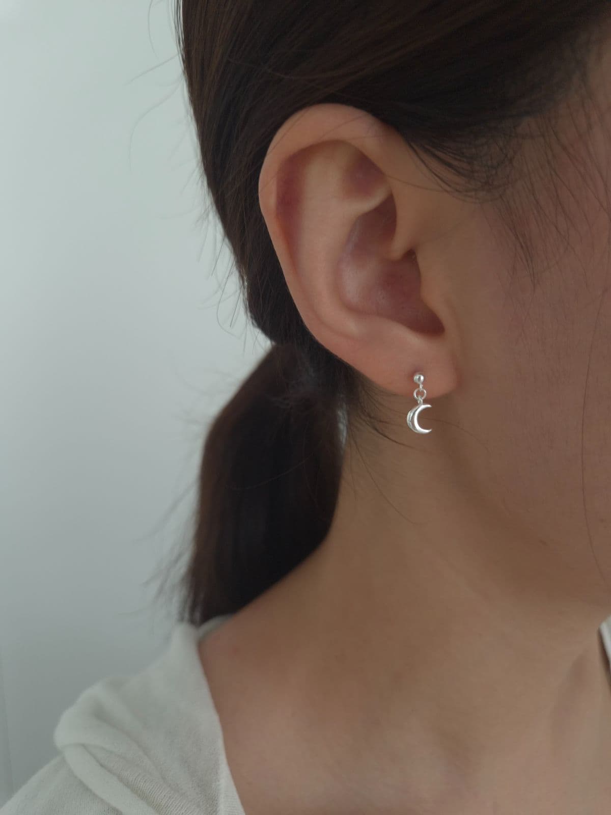 Silver 925 Crescent Moon Dangle Post Earrings E260722983 - 이미지 1