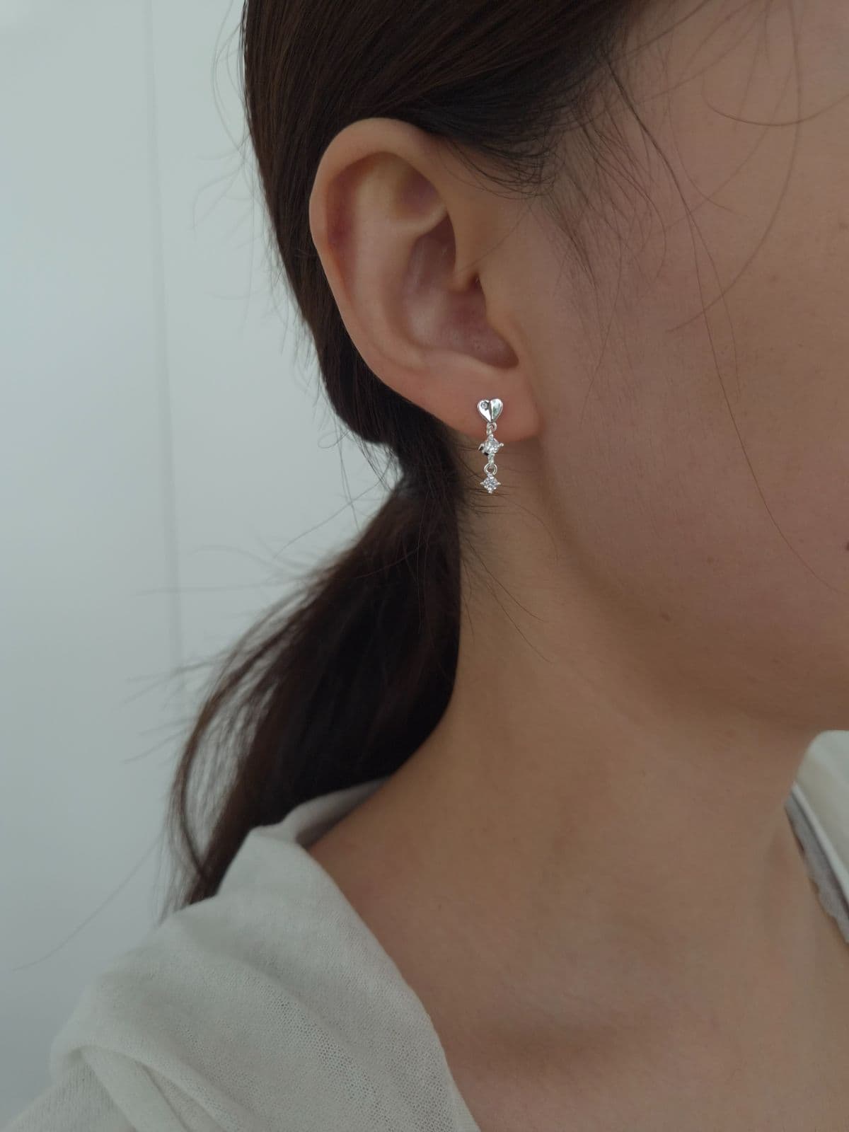 Silver 925 Heart Cubic Dangle Post Earrings E260702517 - 이미지 2