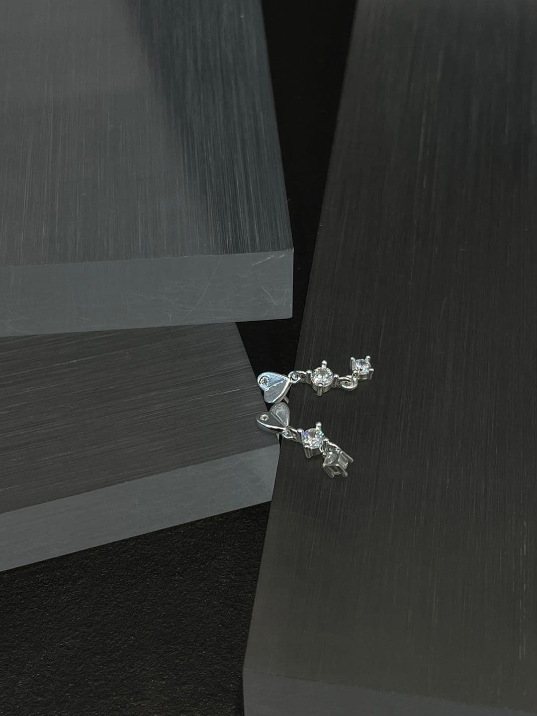 Silver 925 Heart Cubic Dangle Post Earrings E260702517 - 이미지 4
