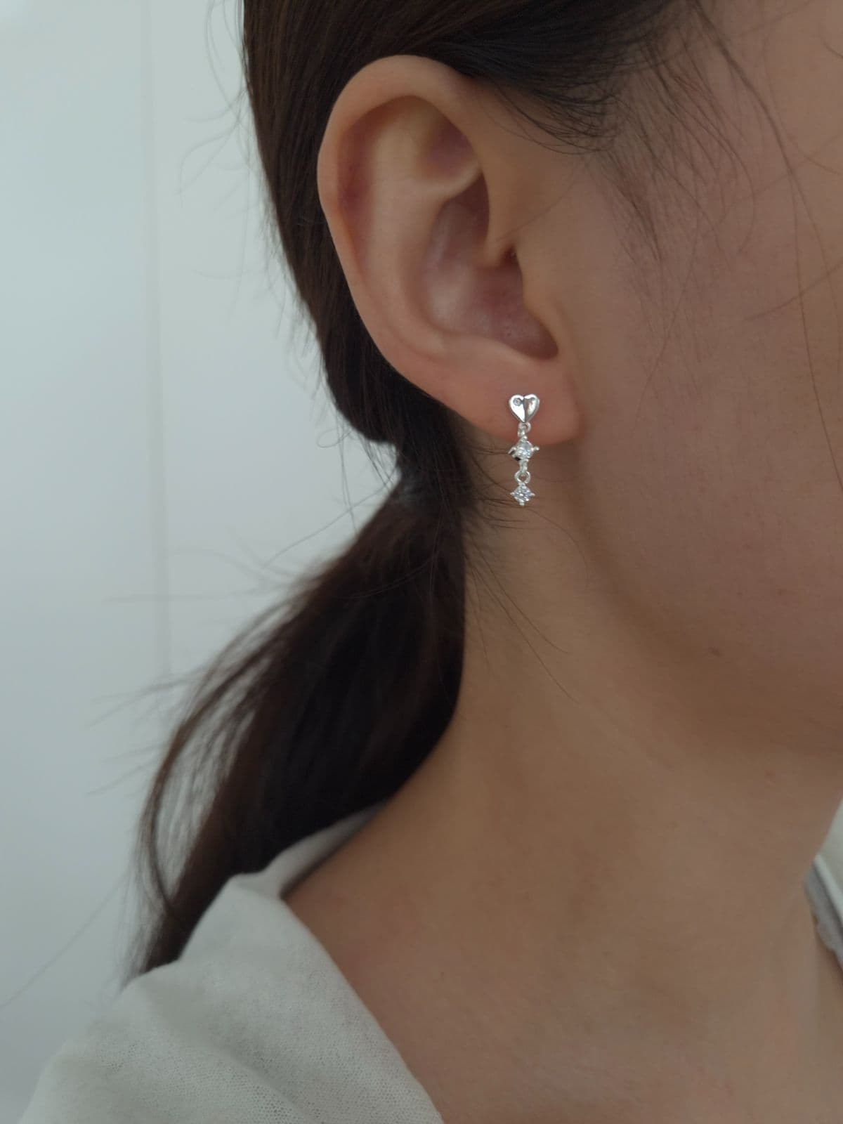 Silver 925 Heart Cubic Dangle Post Earrings E260702517 - 이미지 1
