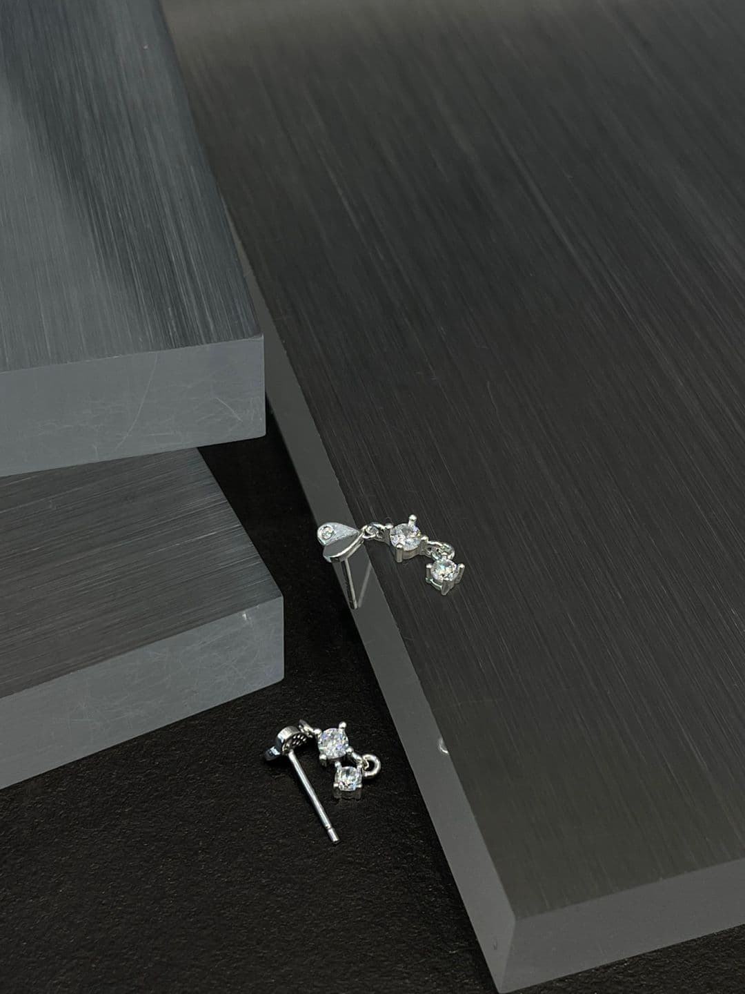 Silver 925 Heart Cubic Dangle Post Earrings E260702517 - 이미지 5